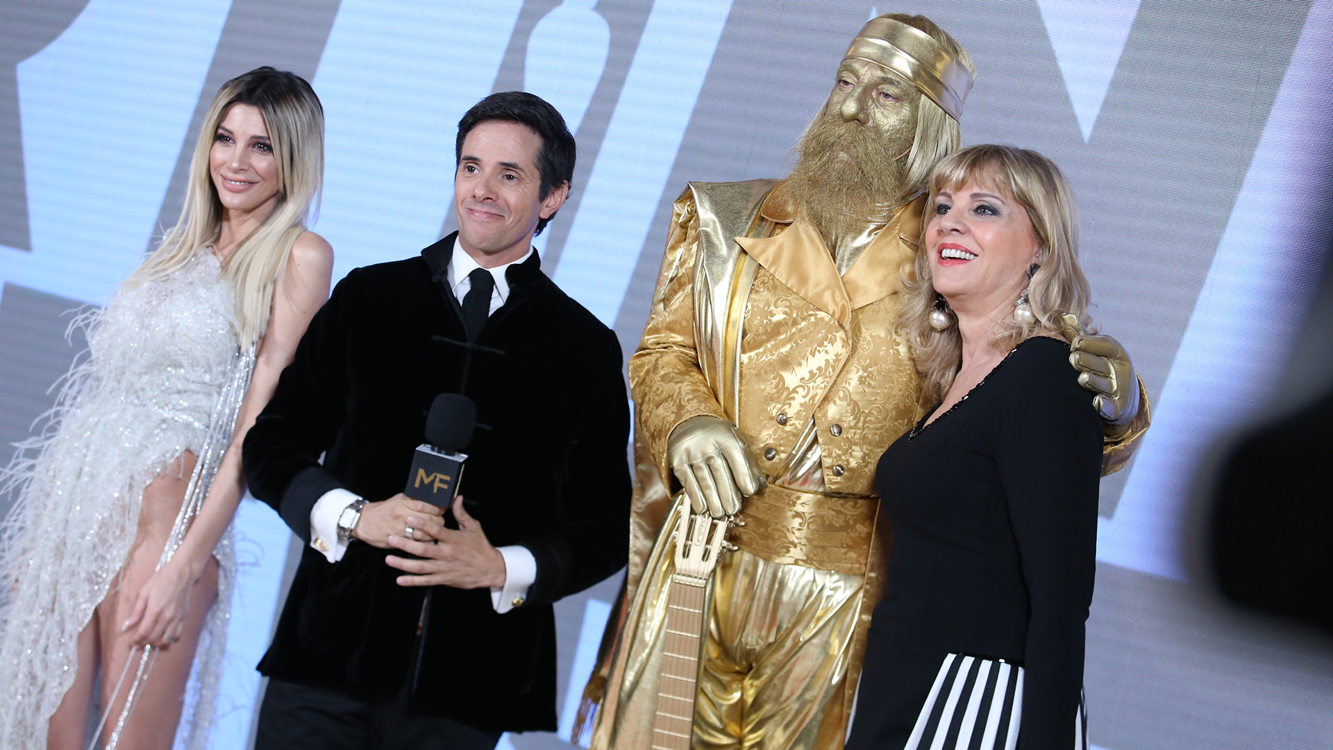 Stefi Xipolitakis, Robertito Funes Ugarte, Toti Ciliberto volvió a interpretar al Martín Fierro de Oro y Teté Coustarot en la previa del la gran fiesta