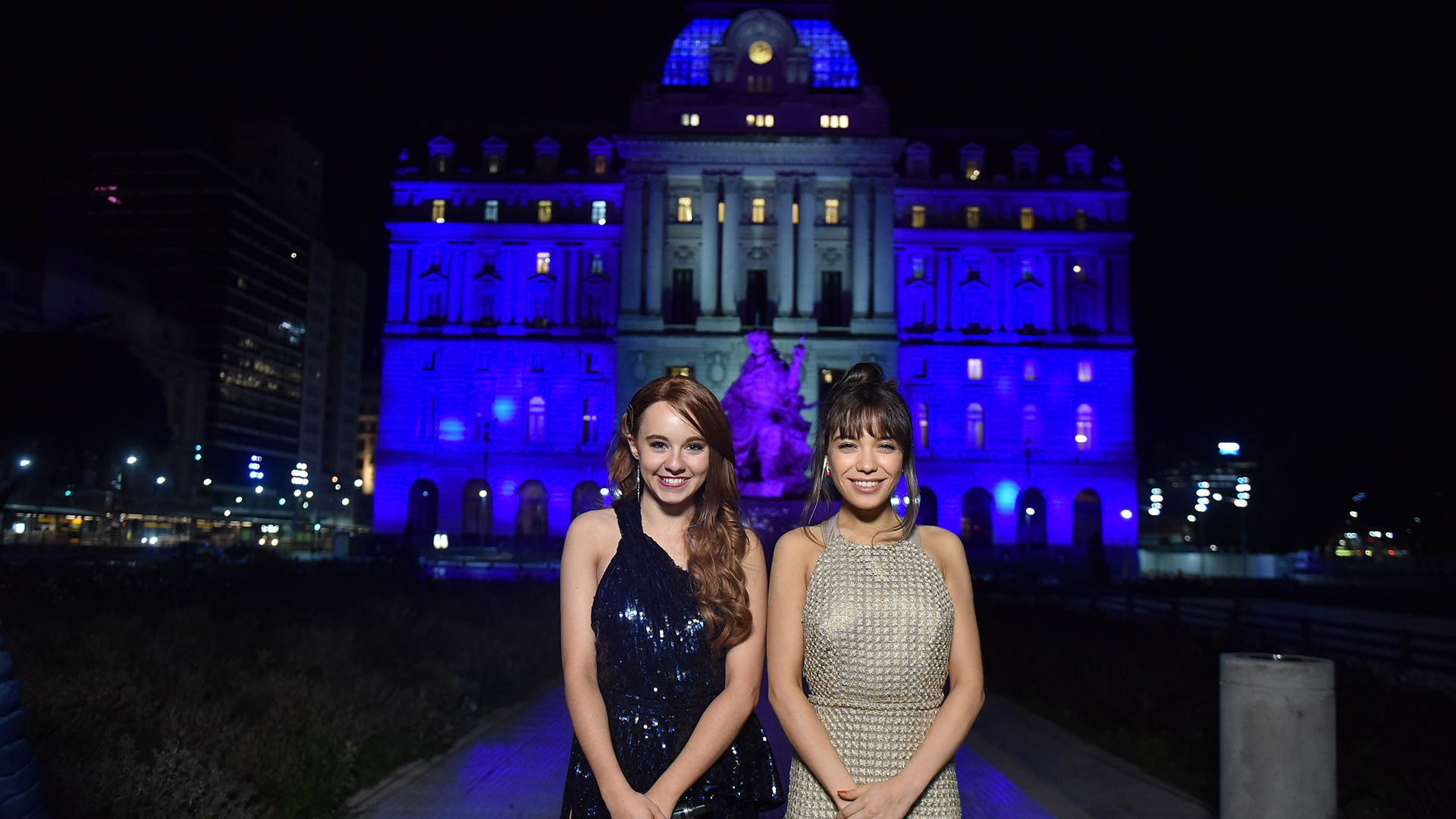 A través de un video se mostraron diferentes puntos históricos y monumentos que llevan nombres de mujeres y desde afuera del Hotel Hilton, Maite Lanata y Malena Narvay, que trabajaban juntas en 100 días para enamorarse, presentaron el premio a mejor actriz protagonista en unitario/miniserie. La ganadora fue Leticia Brédice, por su labor en El Lobista