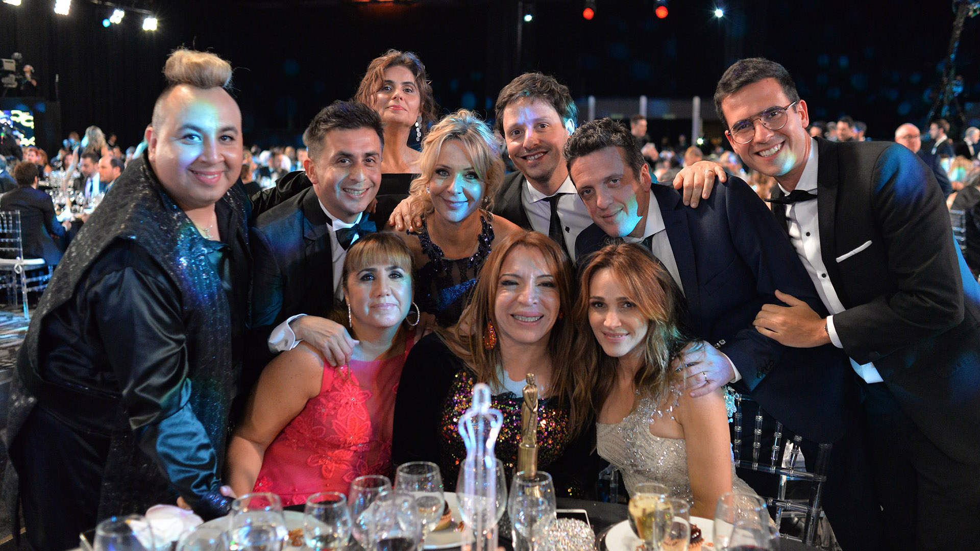 Lizy Tagliani, ganadora del martín Fierro por su Labor Humorística en Corta por Lozano junto Vero Lozano y todos sus compañeros del programa de Telefe