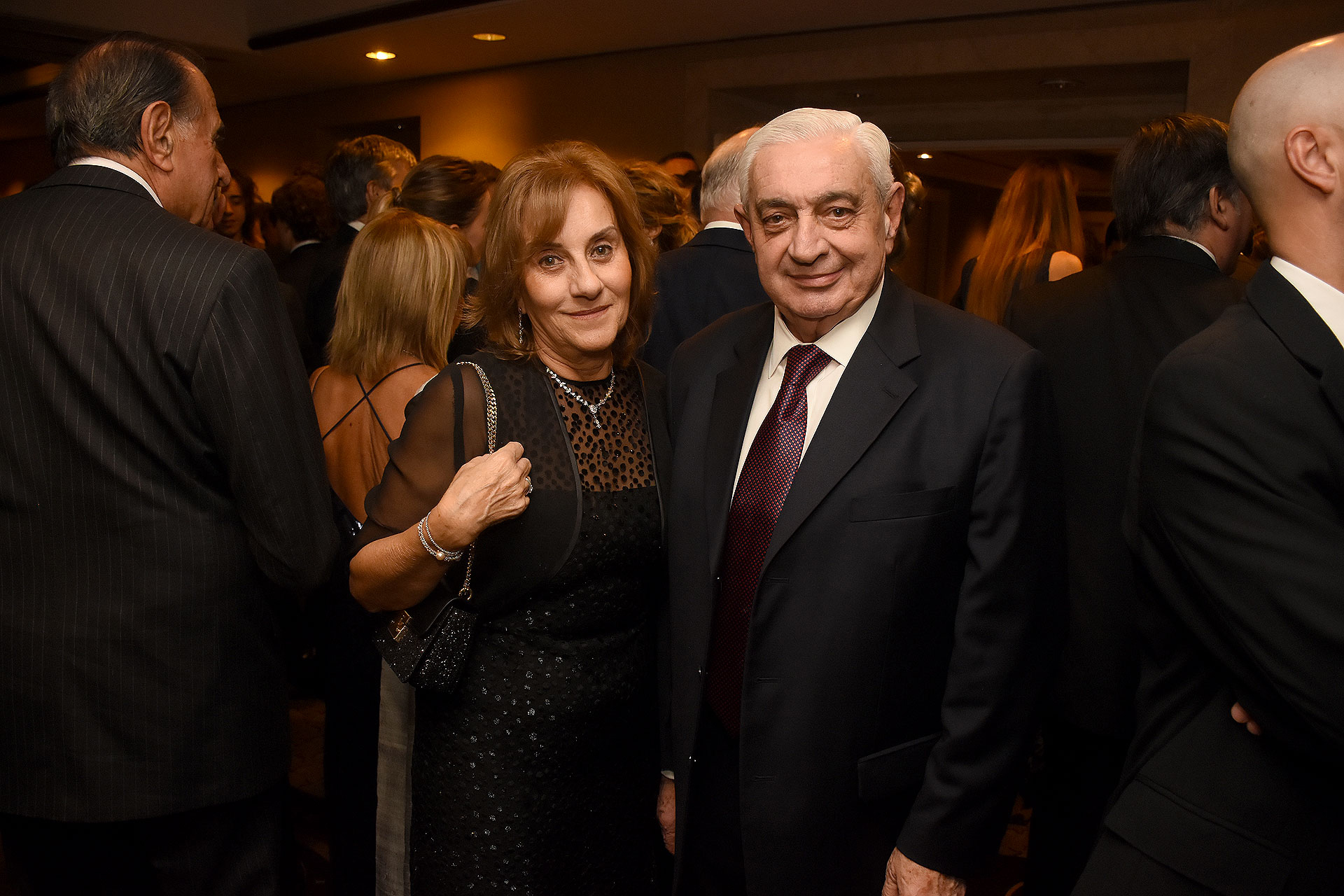 El presidente de la Bolsa de Comercio de Buenos Aires, Adelmo Gabbi, y su mujer