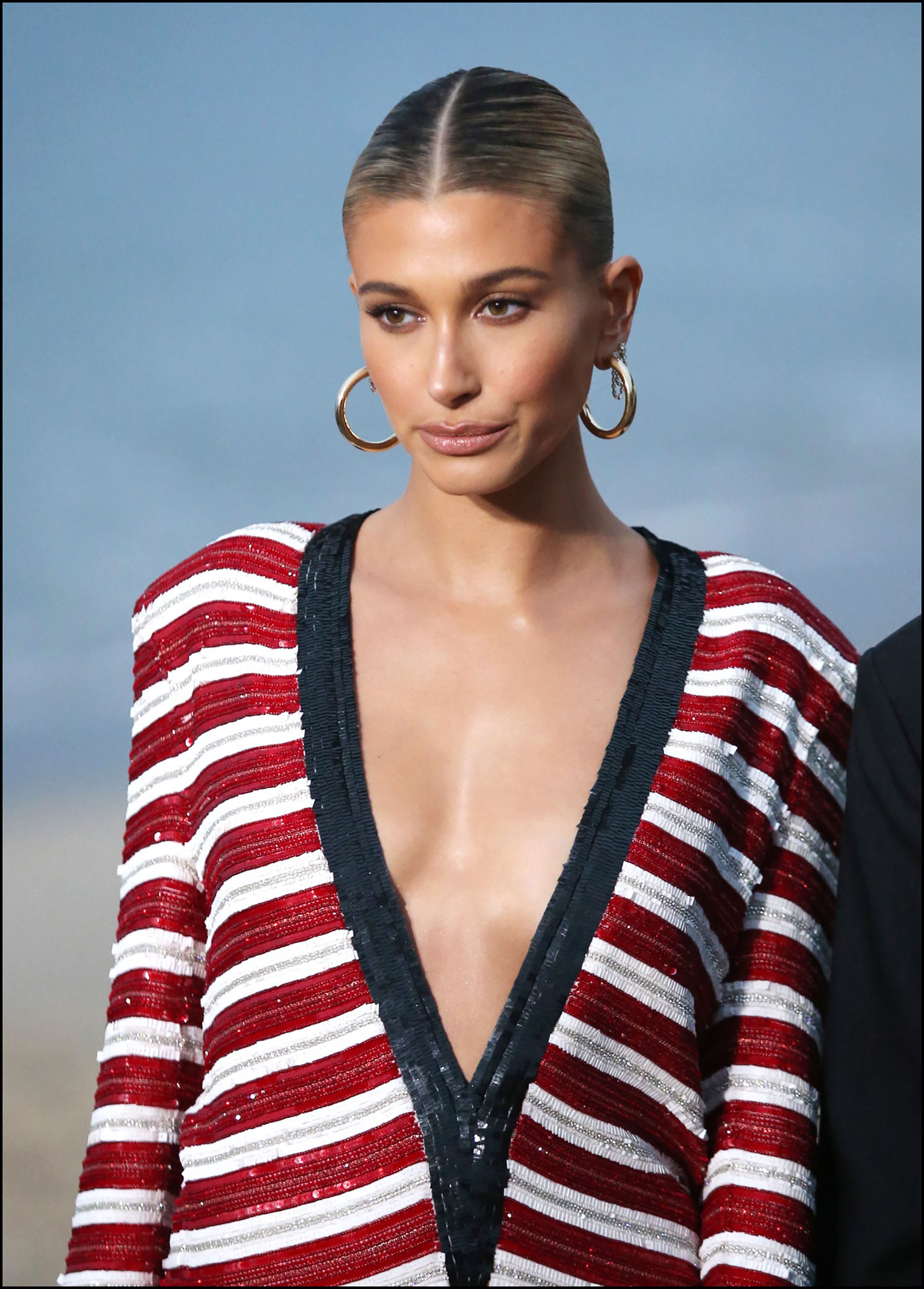 Hailey Baldwin Bieber vio el desfile desde la front row.