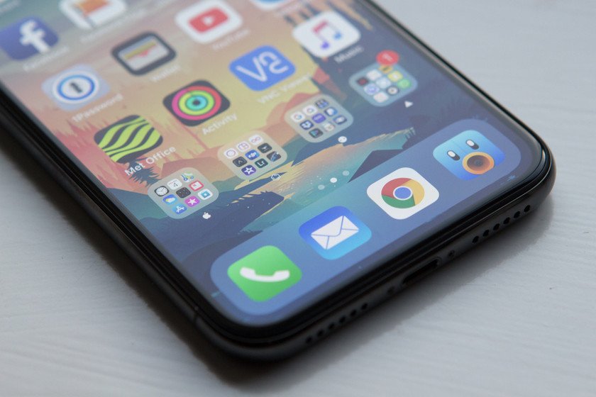 Para aminorar el asunto, la compañía dijo que las grabaciones no estaban vinculadas a una ID de Apple en particular, por lo que no se conocía la identidad de las personas. (Foto:Twitter)