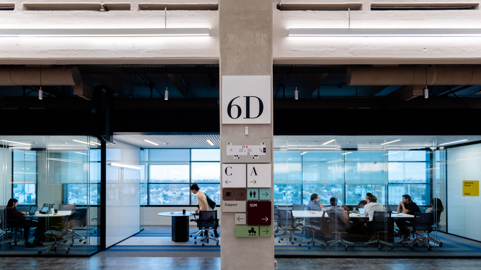 Gran parte de los trabajadores de las flamantes oficinas de Polo Dot son responsables del desarrollo tecnológico del ecosistema que utilizan, según la empresa, más de 280 millones de usuarios registrados en toda la región