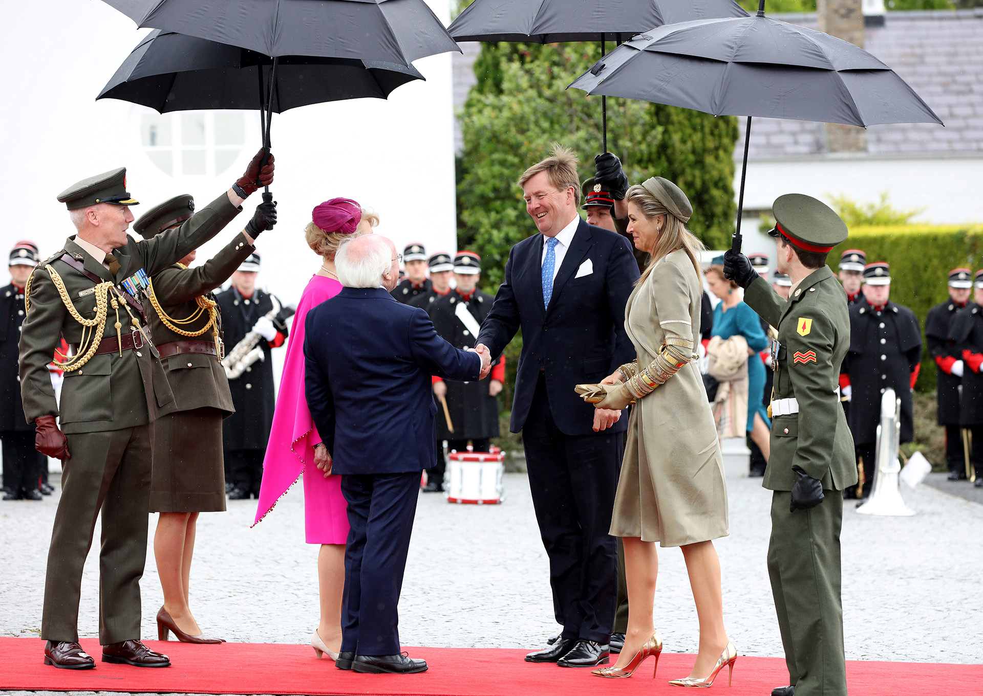 Máxima De Holanda Se Une Al último Grito De La Moda Con El Vestido Joya Infobae