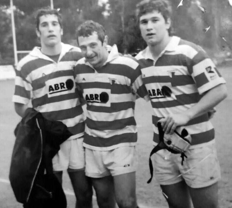 El día del retiro de Juan Carlos Leguizamón, a los 40 años, junto a sus dos hijos
