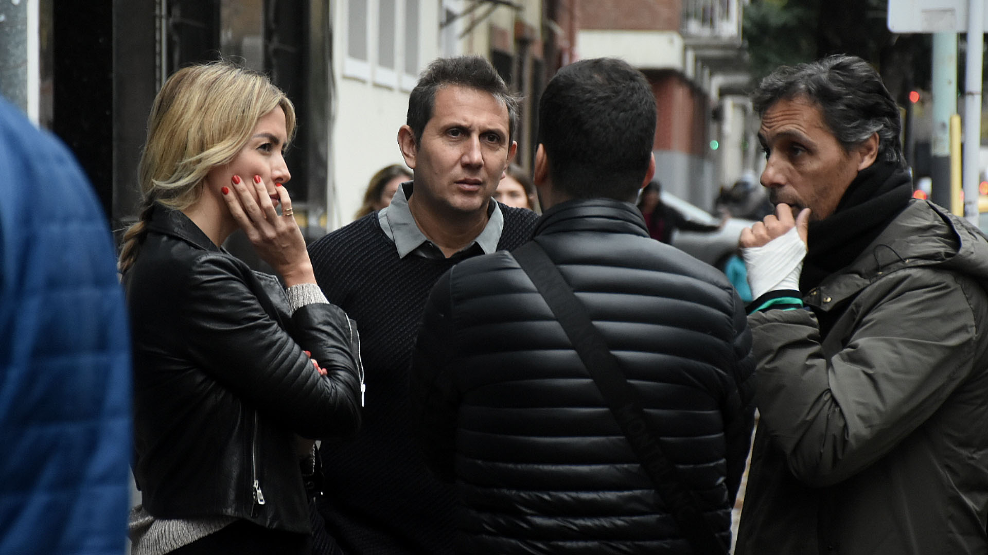Lala Bruzoni y los periodistas, Juan Pablo Varsky y Gustavo López, despidiendo a su amigo, Sergio Gendler (Foto: Nicolás Stulberg)