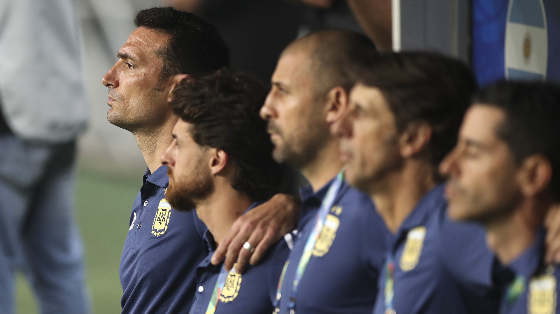 El cuerpo técnico de la Selección, con Scaloni, Aimar y Walter Samuel a la cabeza (AP Photo/Ricardo Mazalan)