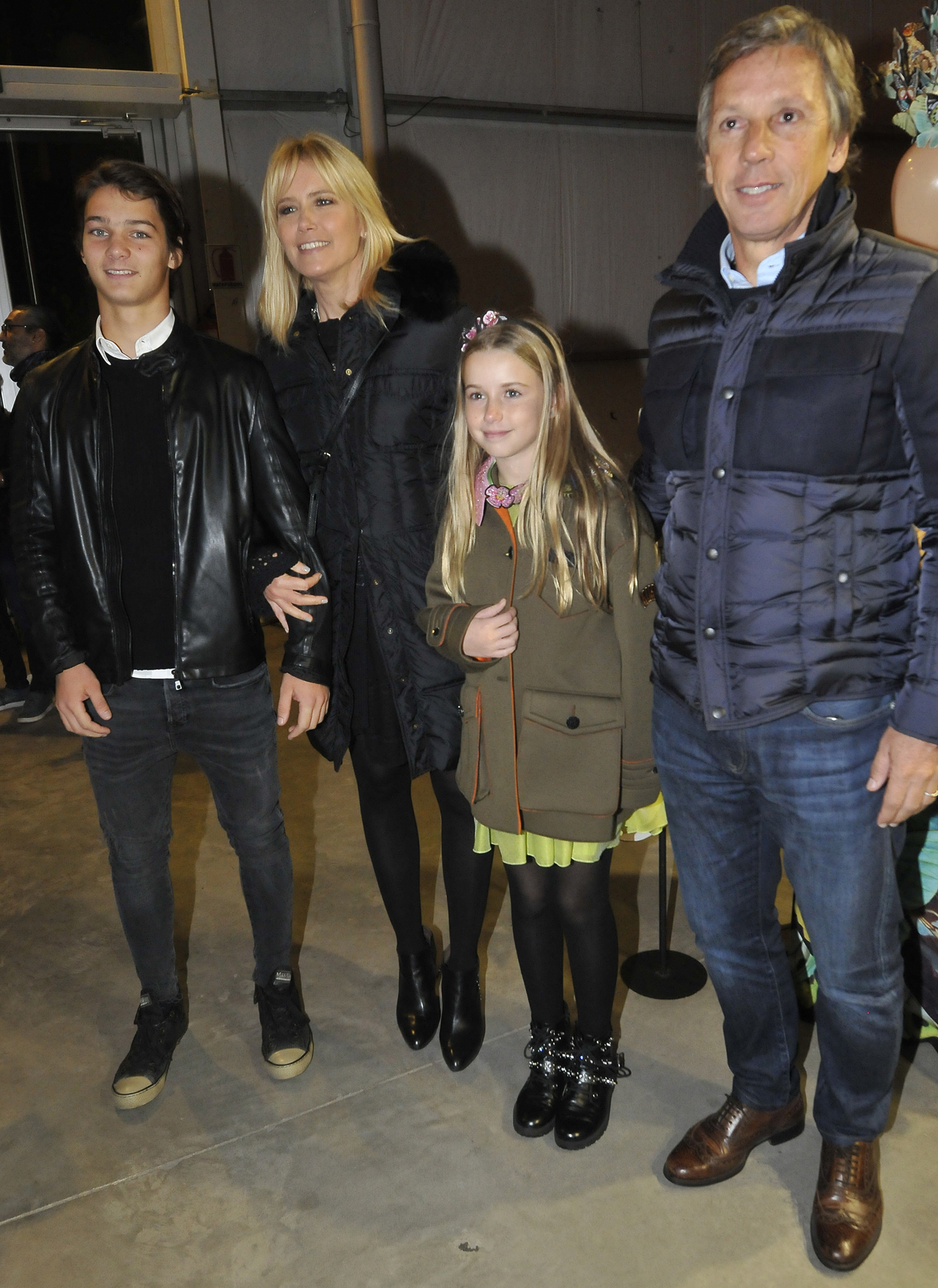 Valeria Mazza y Alejandro Gravier con dos de sus hijos