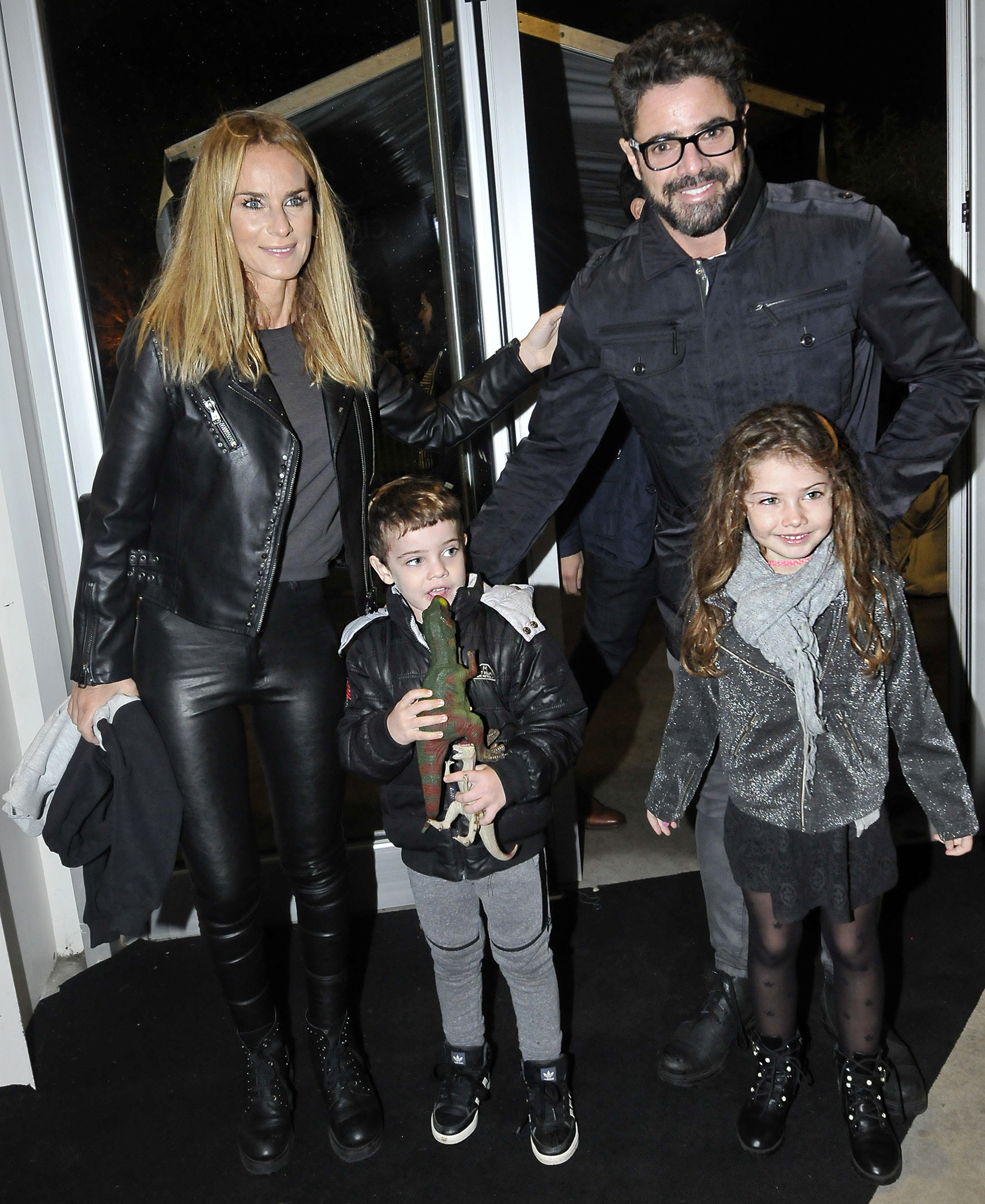 Sabrina Rojas con su marido, Luciano Castro, y sus hijos: Fausto y Esperanza