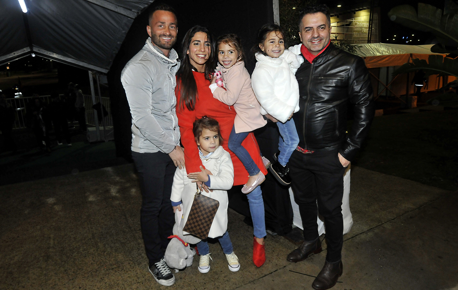 Cinthia Fernández junto a sus tres hijas, su novio, Martín Baclini, y Ángel de Brito