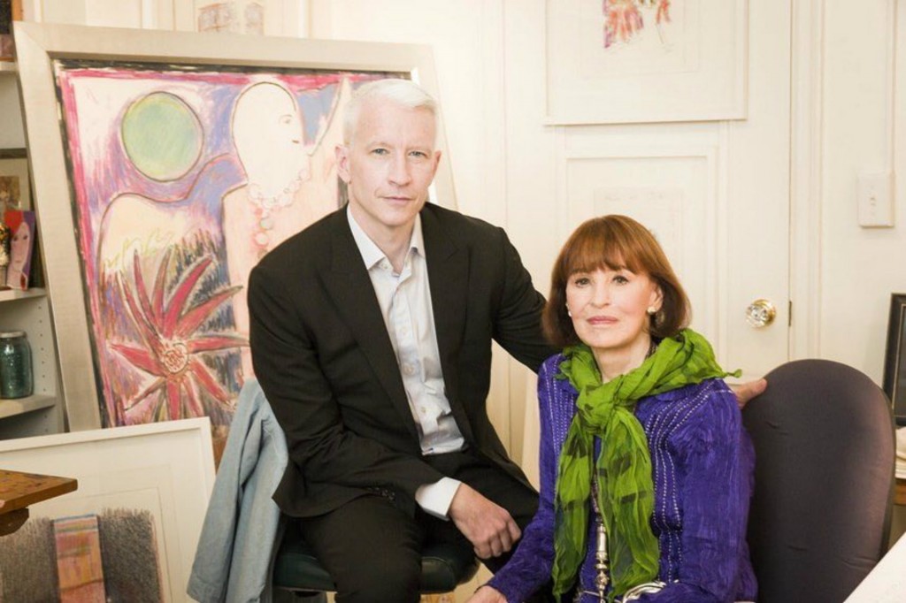En su estudio, con Anderson Cooper (Instagram)