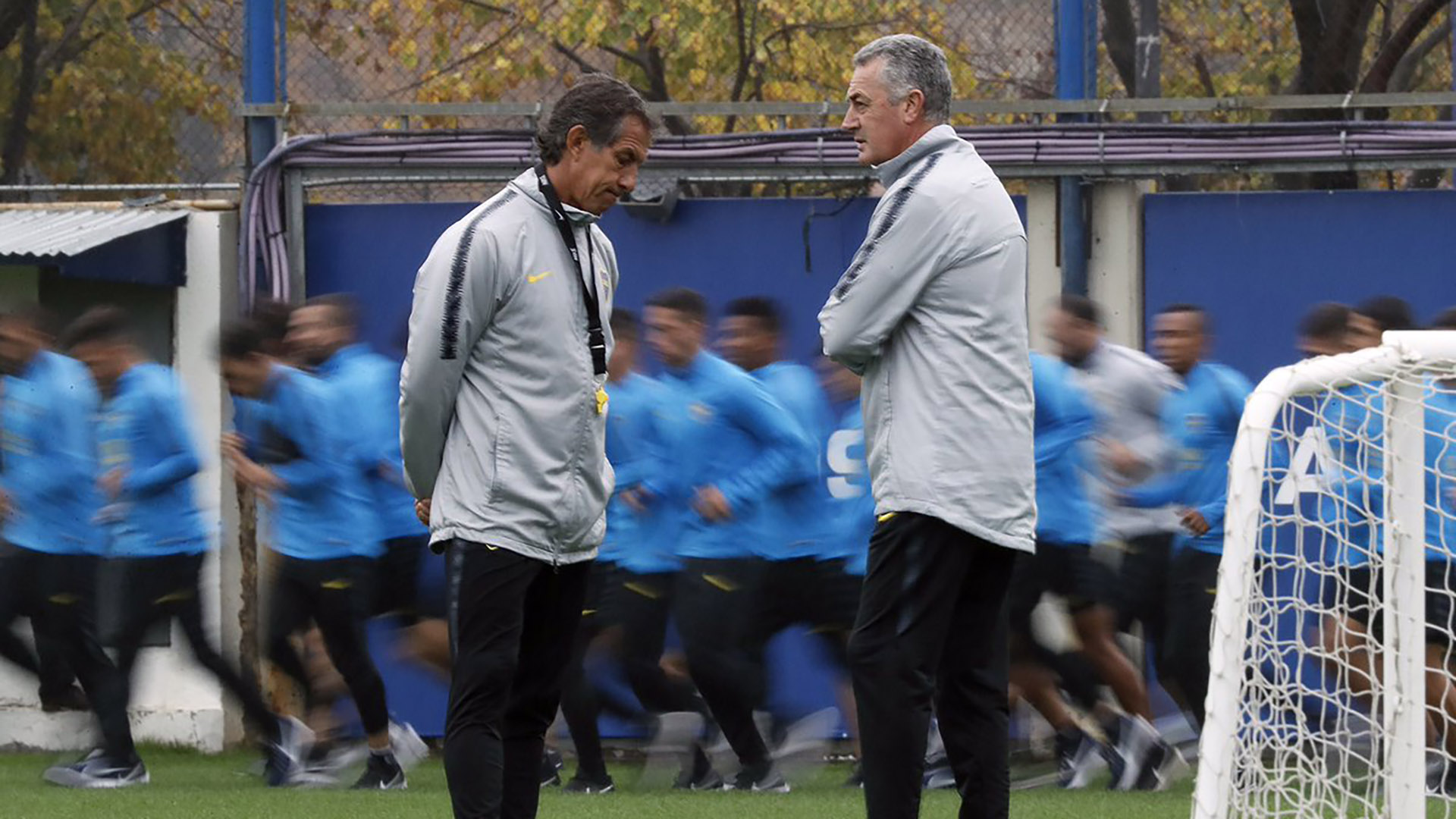Gustavo Alfaro enfrenta una semana clave para Boca (@BocaJrsOficial)
