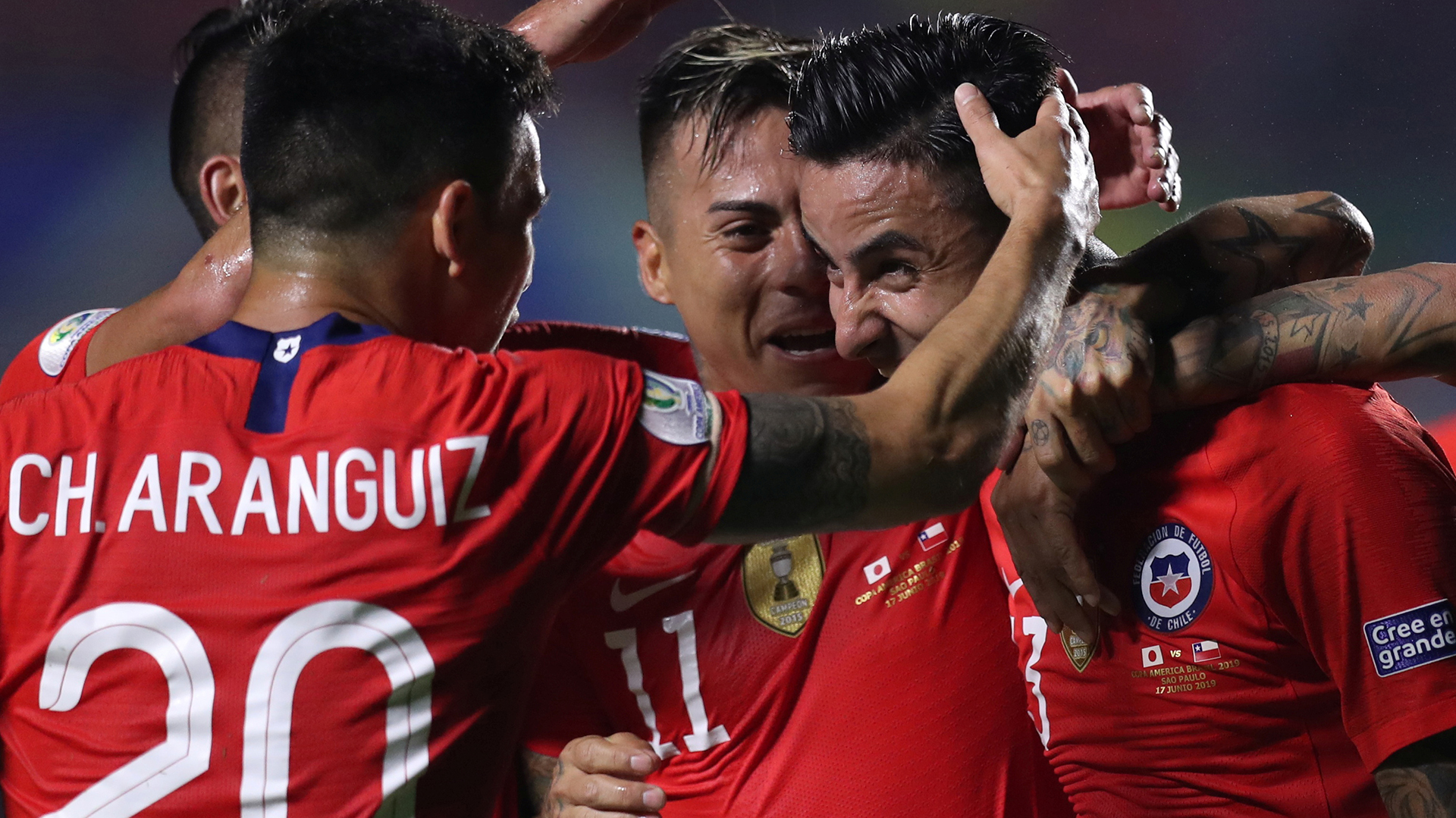 Erick Pulgar celebra ante Japón en el encuentro por la Copa América de Brasil (REUTERS/Ueslei Marcelino)
