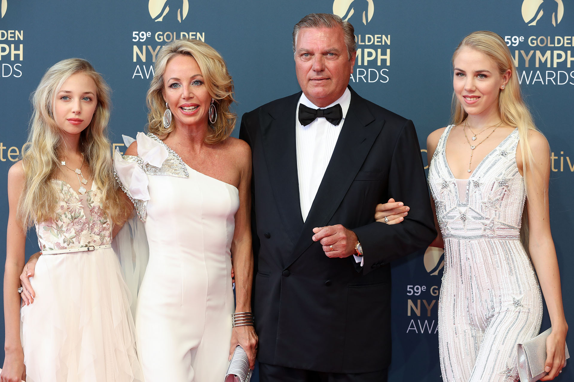 El príncipe Carlos de Borbon de Sicily, su mujer Camilla y sus hijas Maria Chiara and Maria Carolina