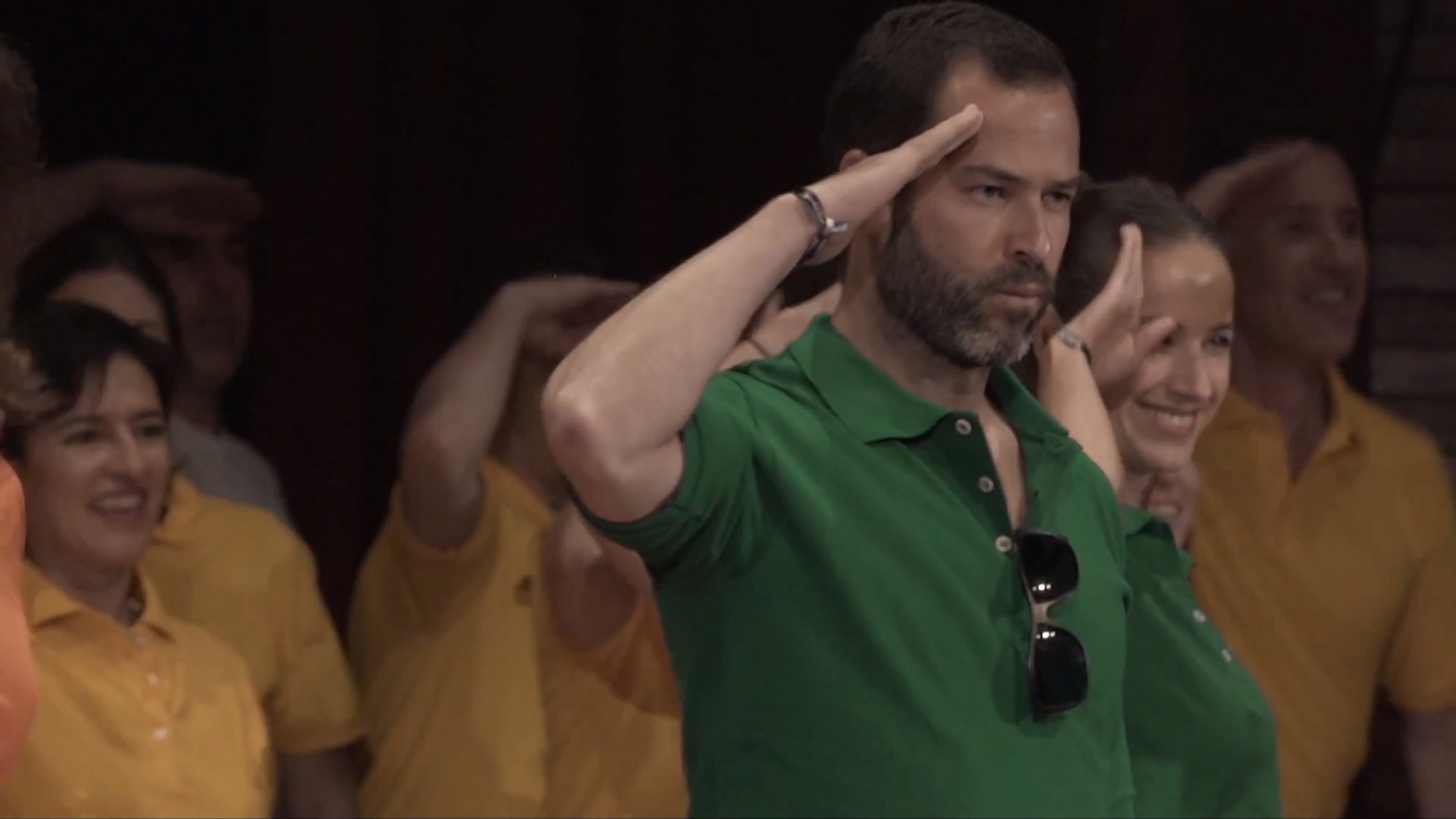En ocasiones, Emiliano Salinas se coloca frente a todo el grupo (Foto: screenshot video Frank Report)