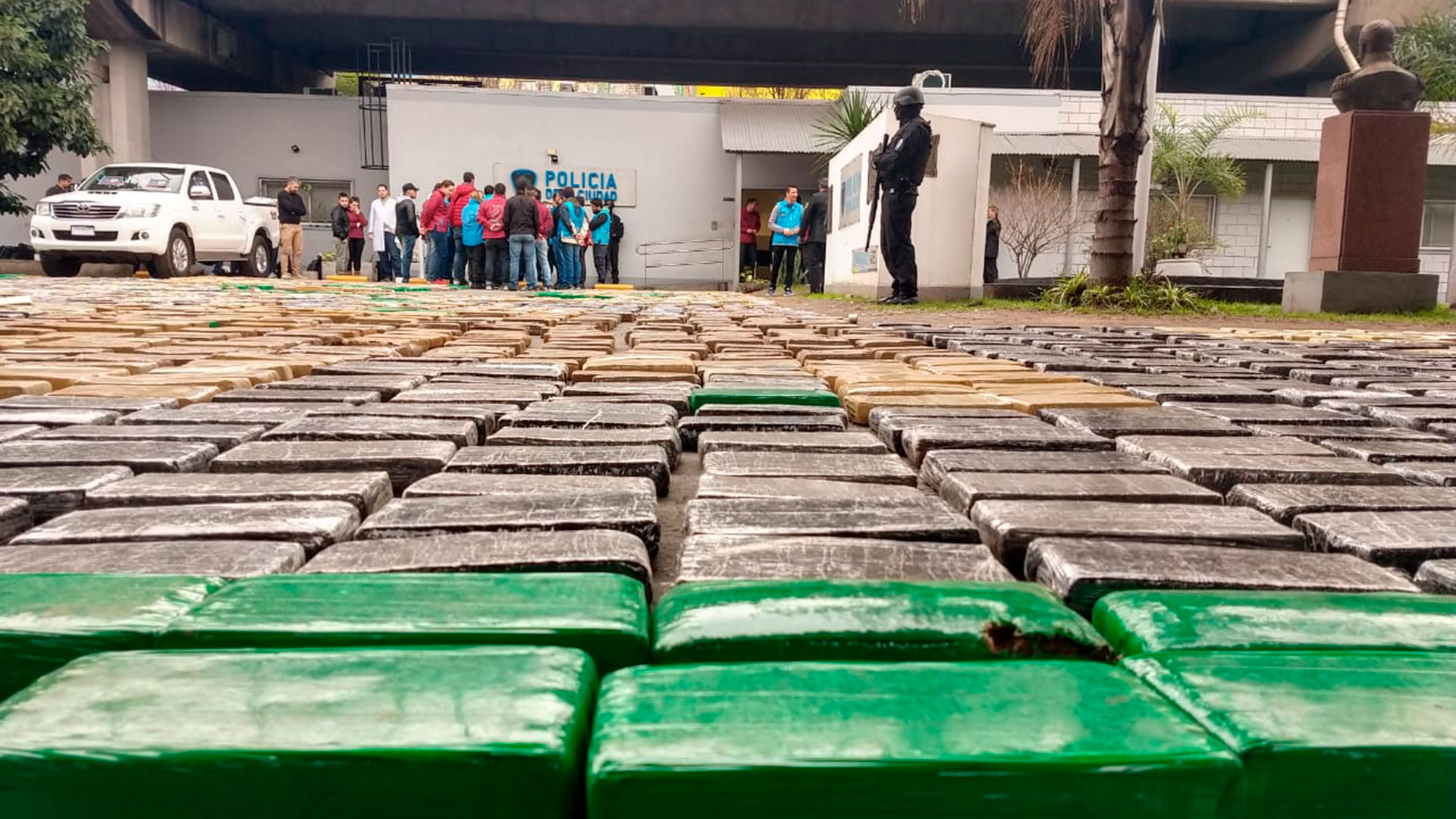 La droga estaba distribuida y fragmentada en ladrillos pequeños y grandes