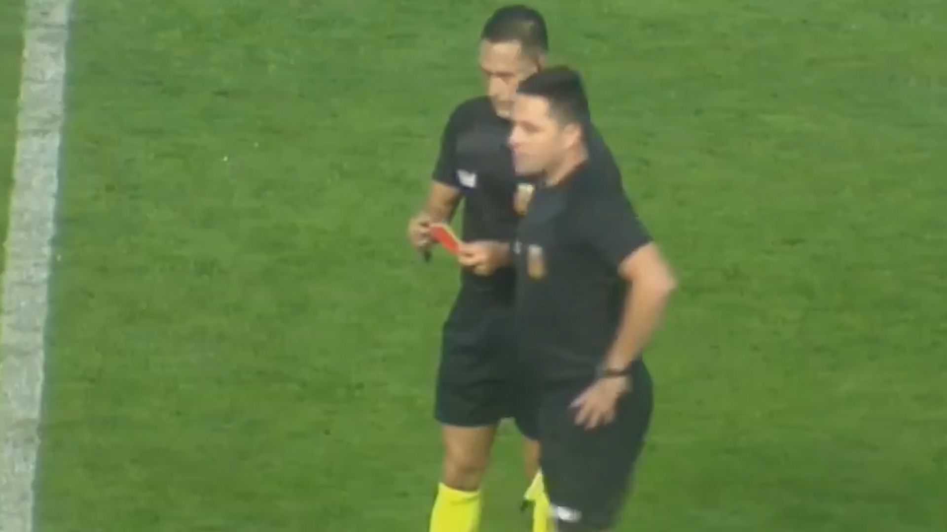 El polémico árbitro Adrián Franklin expulsó a dos jugadores de San Jorge de Tucumán y amonestó a otros cinco en el primer tiempo