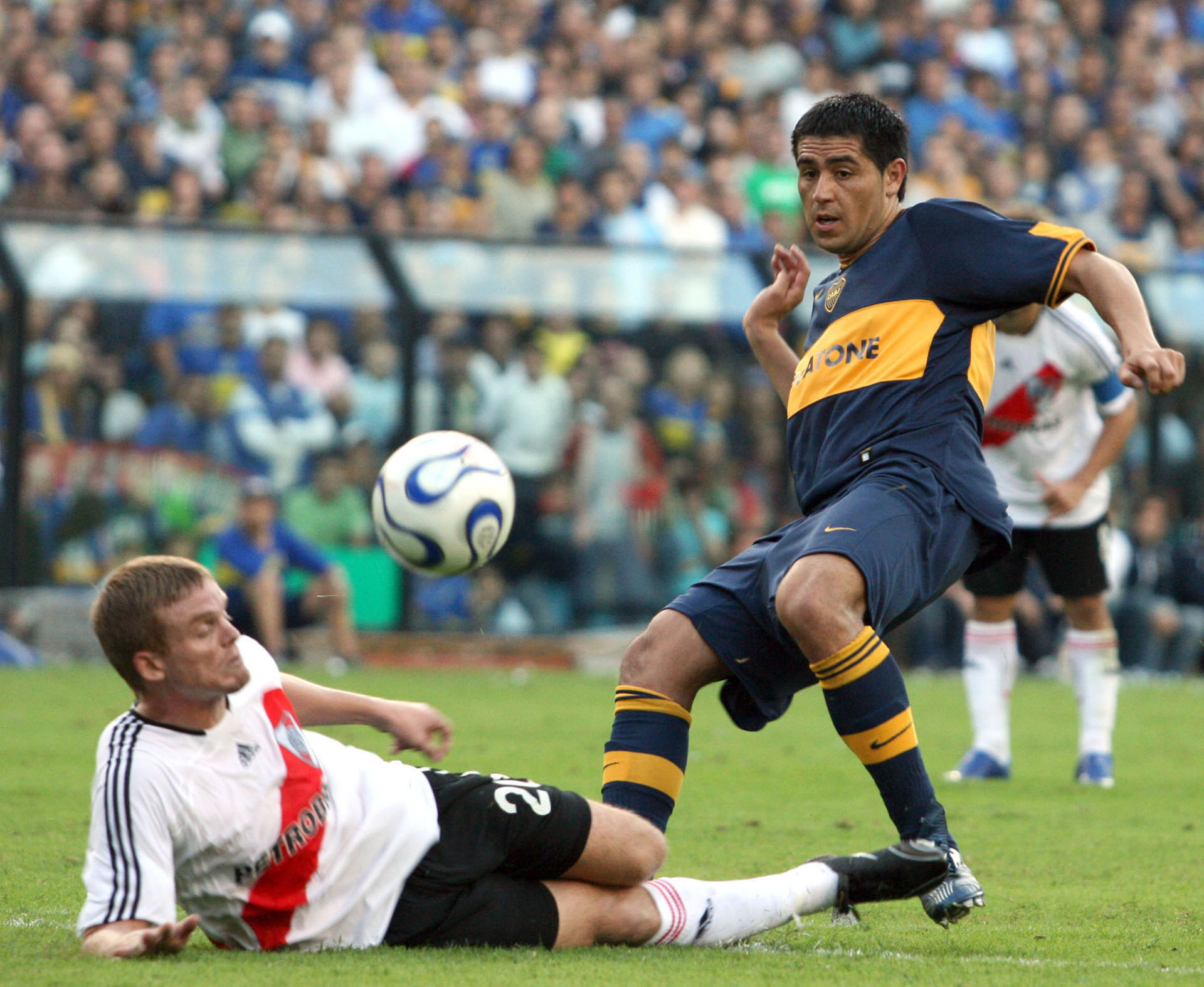 Riquelme se luve en un Superclásico en la Bombonera (NA)