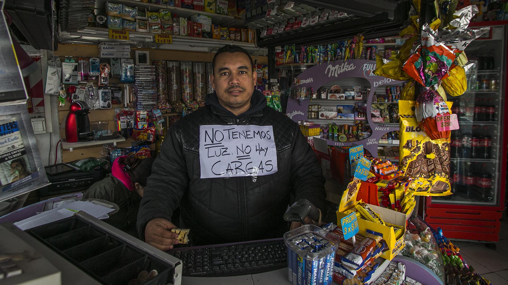 Algunos comerciantes instalaron carteles advirtiendo sobre el problema