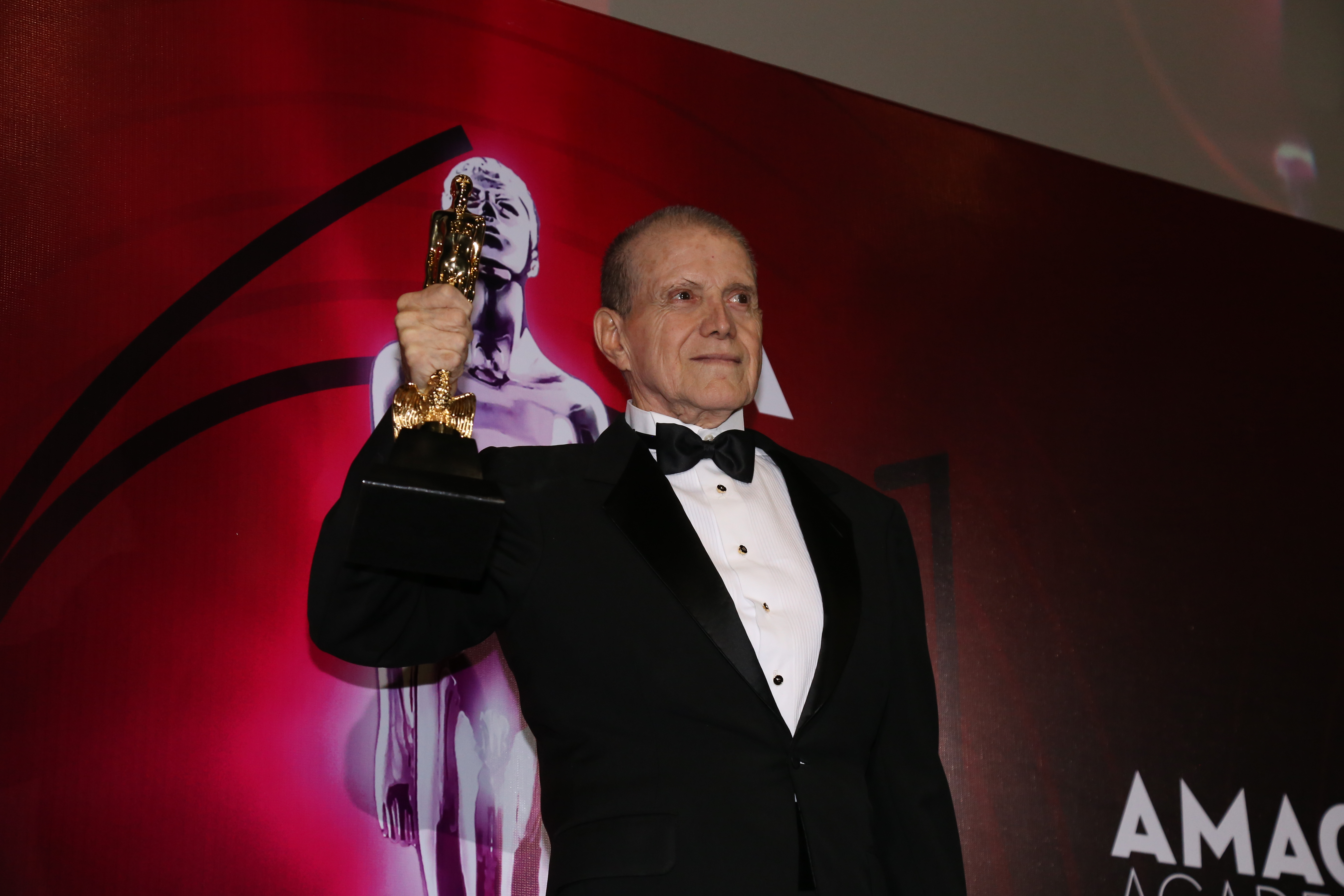 Héctor Bonilla recibió un Ariel de oro por su trayectoria (Foto: Juan Vicente Manrique/Infobae)