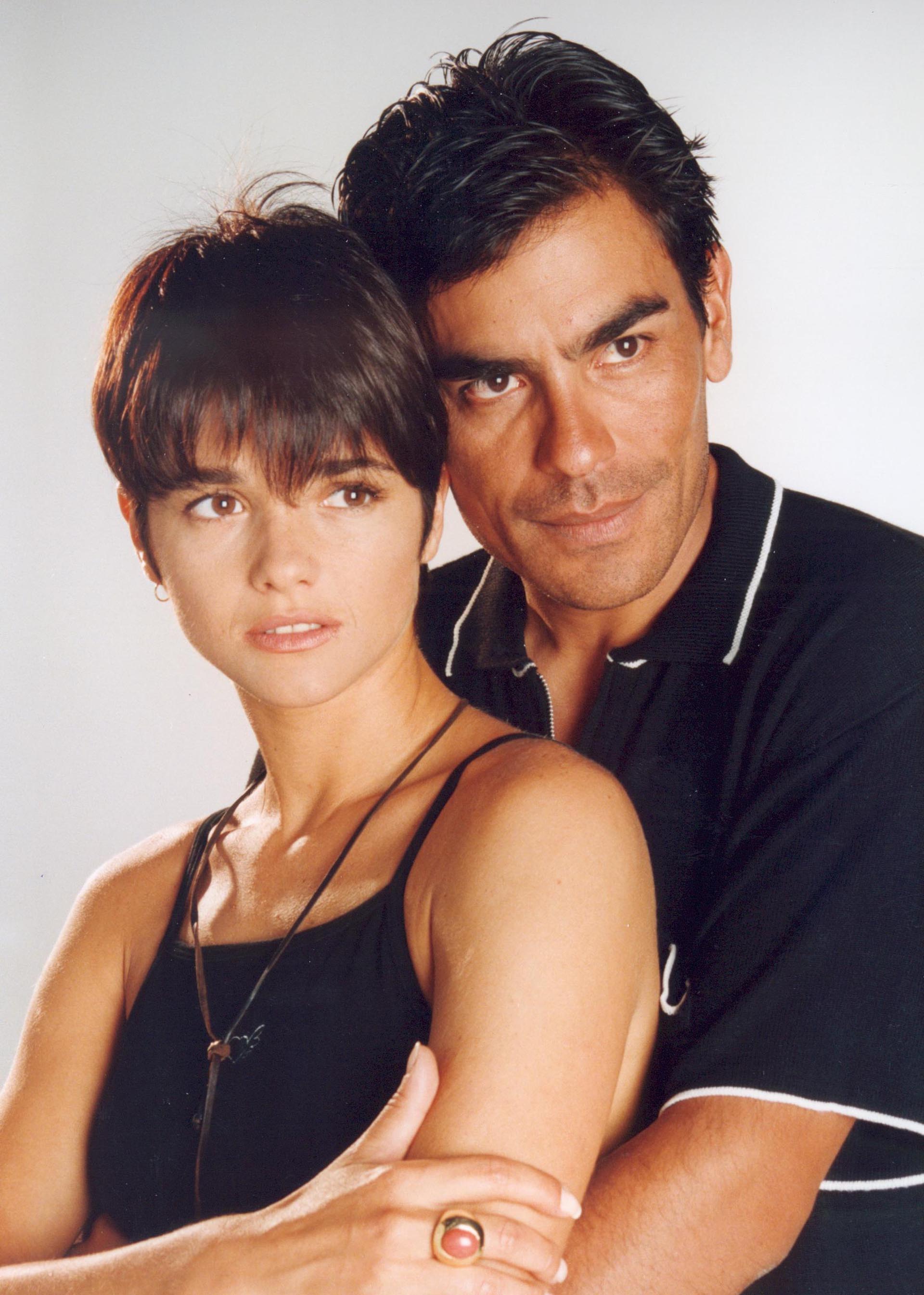 Araceli González y Juan Palomino protagonizaron “Carola Casini” en 1997. En esta serie la actriz se lució como corredora de autos, que se enamora de un colega también piloto de carreras