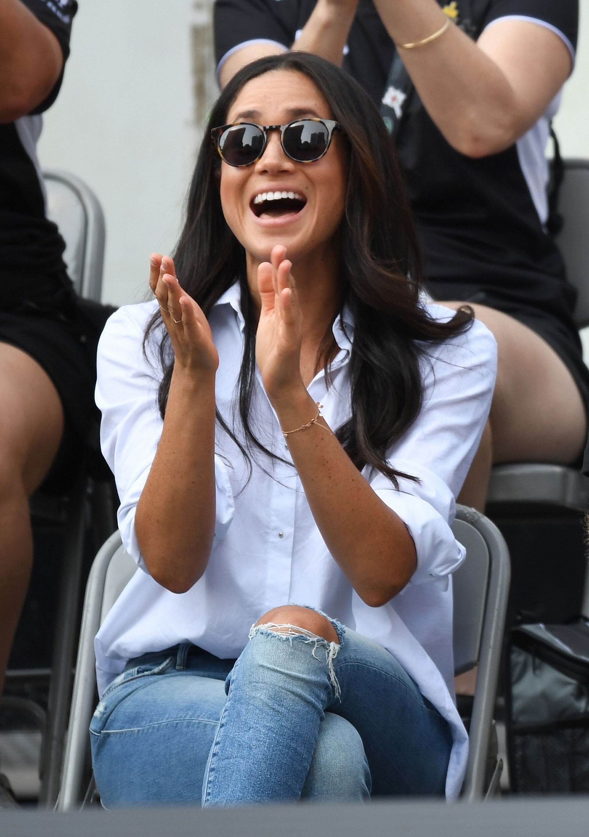 Aunque Markle fue muy criticada por llevar jeans rotos a los Juegos Invictus en Toronto, el denim no está prohibido por la familia real