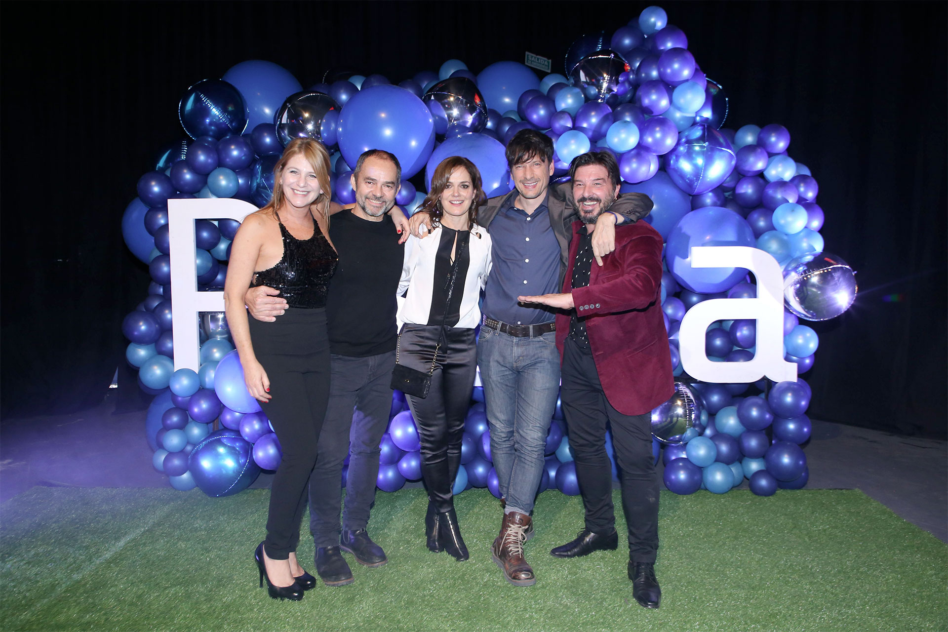 Emilia Mazer, Carlos Santamaría, Andrea Pietra, Antonio Birabent y Damián De Santo, parte del elenco de Verdad/Consecuencia.