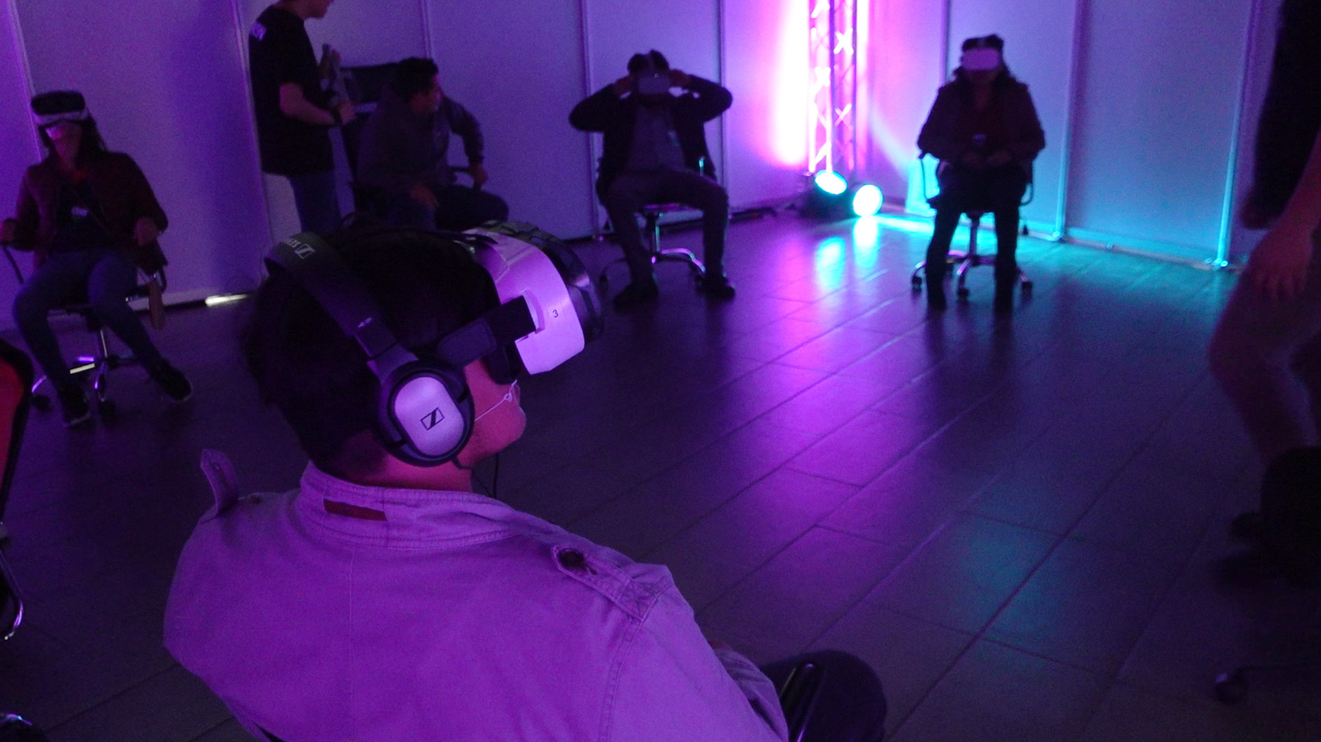 El microcine de Mediamorphosis permitió a los asistentes ver contenidos audiovisuales en realidad virtual (Foto: Juan Vicente Manrique/Infobae)