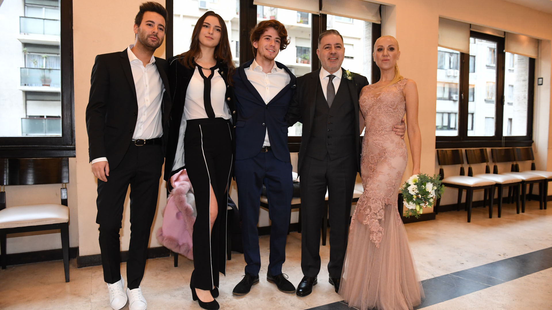 De izquierda a derecha: Federico -hijo más grande de Doman, fruto de una relación anterior-, Agustina, Marc, Fabián y María Laura