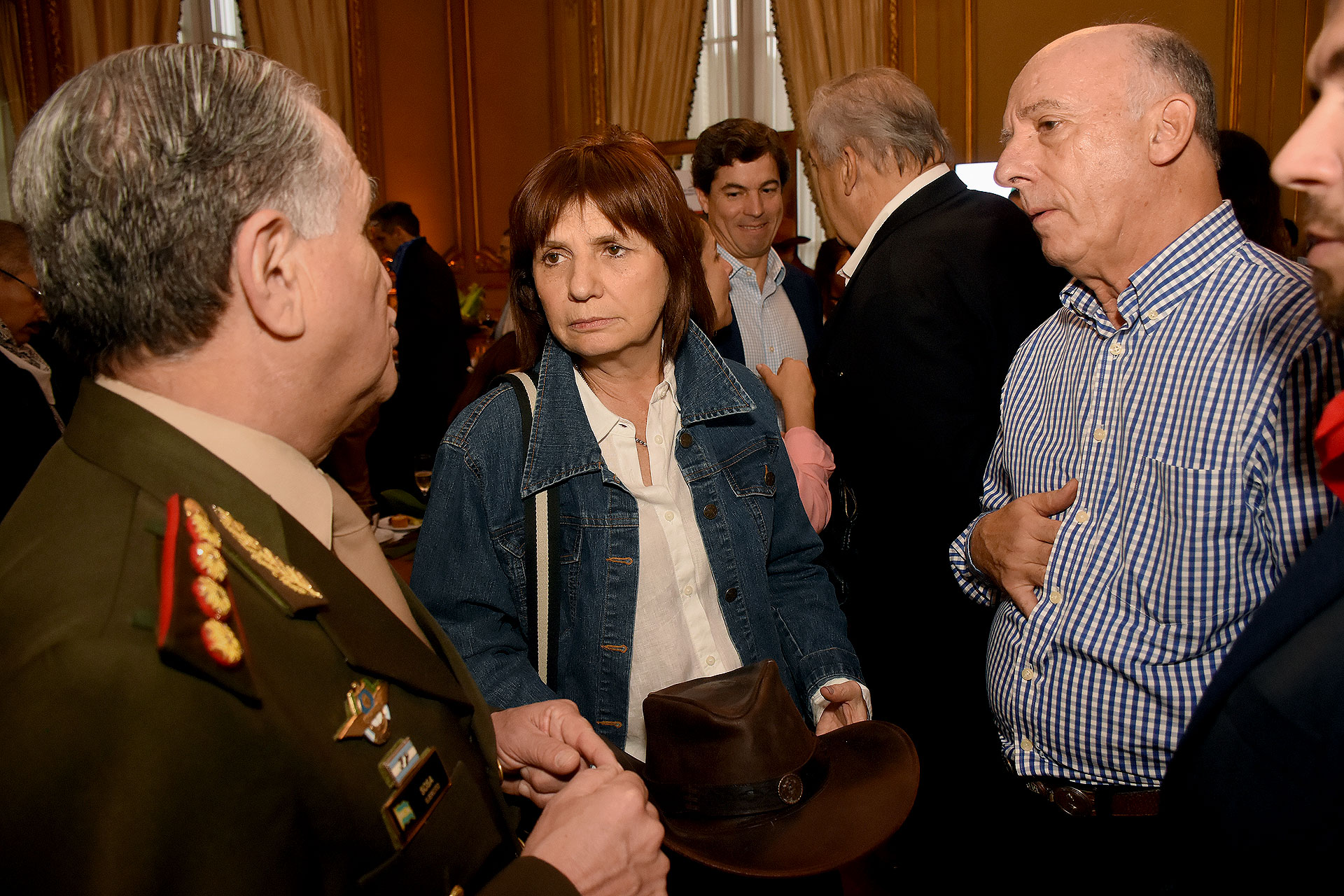 La ministra de Seguridad, Patricia Bullrich, estuvo entre los 400 invitados de la embajada