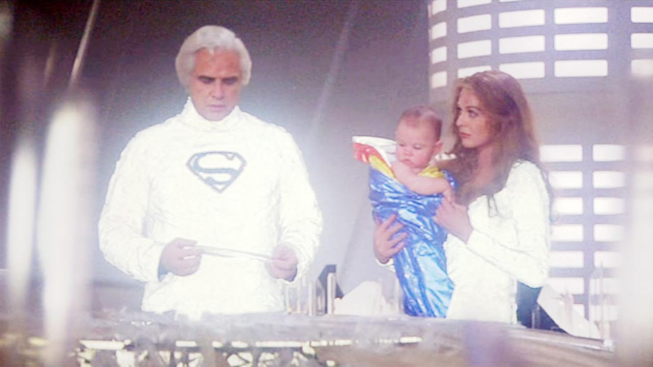 Brando en el papel de Jor-El, el padre de Superman