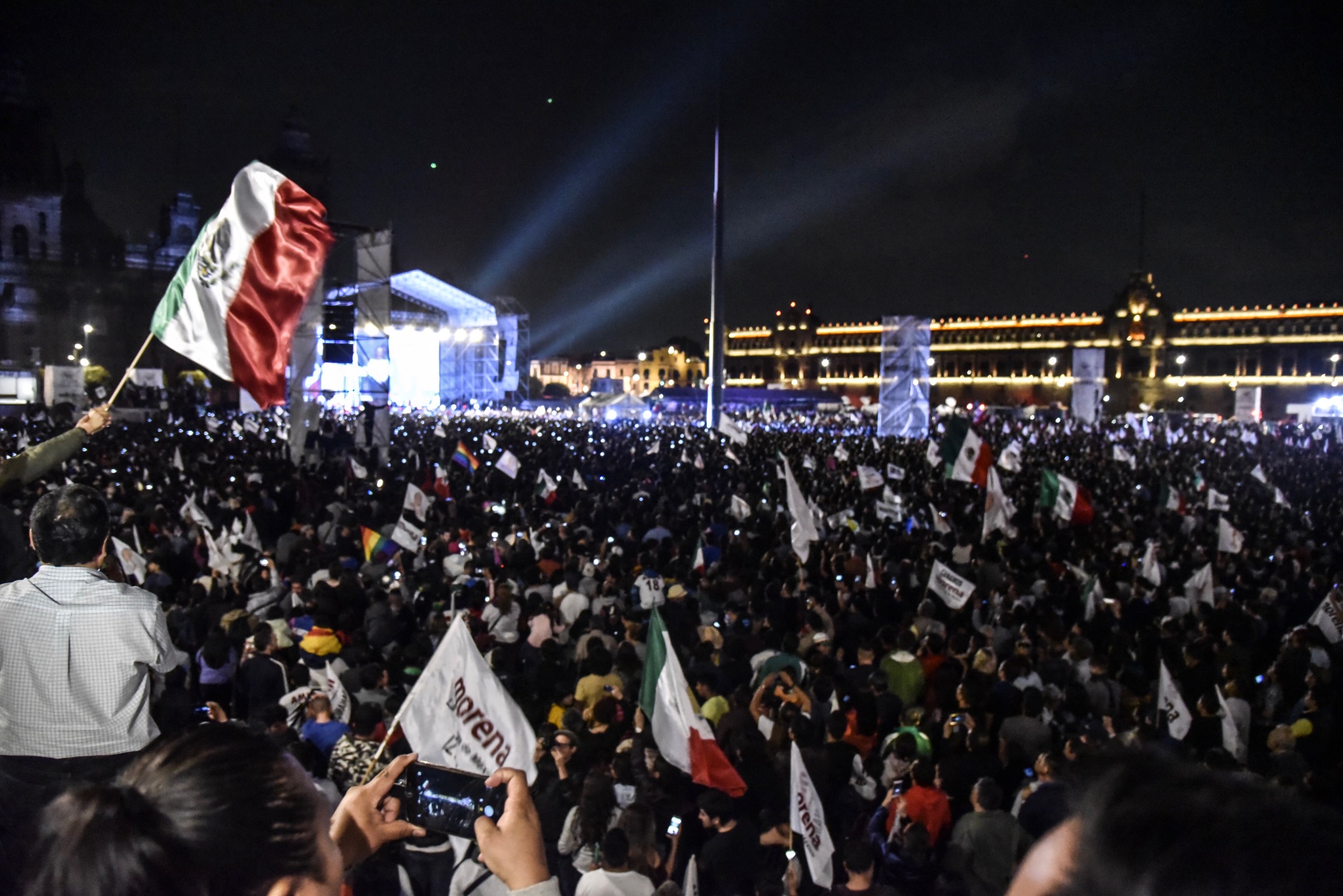 Los seguidores de López Obrador llenaron el Zócalo capitalino par festejar su triunfo electoral (Foto: Cuartoscuro)