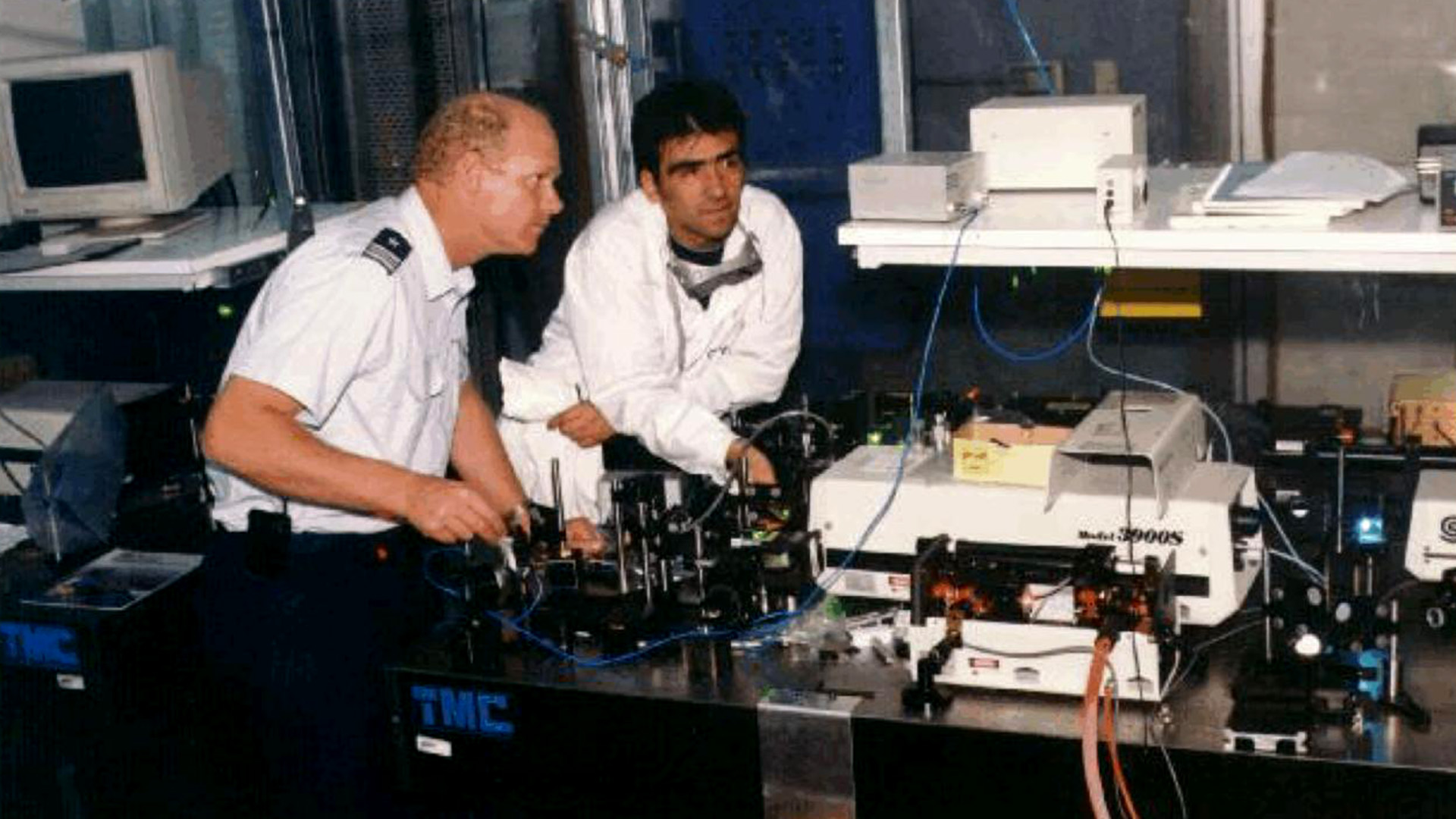 Klaus Von Storch integra la Comisión Científica y Tecnológica del Comité de Ministros para el Desarrollo Espacial y en 2001 fue considerado como candidato a astronauta para un viaje a la Estación Espacial Internacional