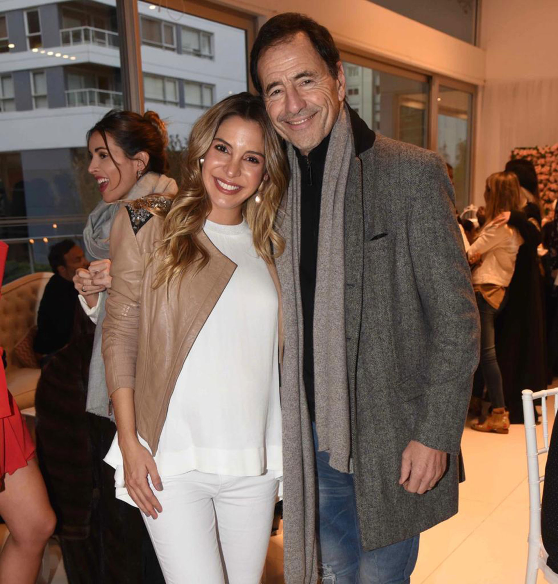 Luisa con el actor Martín Seefeld, una de los mejores amigos de Nisenbaum. La semana pasada llegó a los cines “No soy tu mami”, la nueva película de Pablo Echarri y Julieta Díaz donde Drozdek tiene un papel muy importante