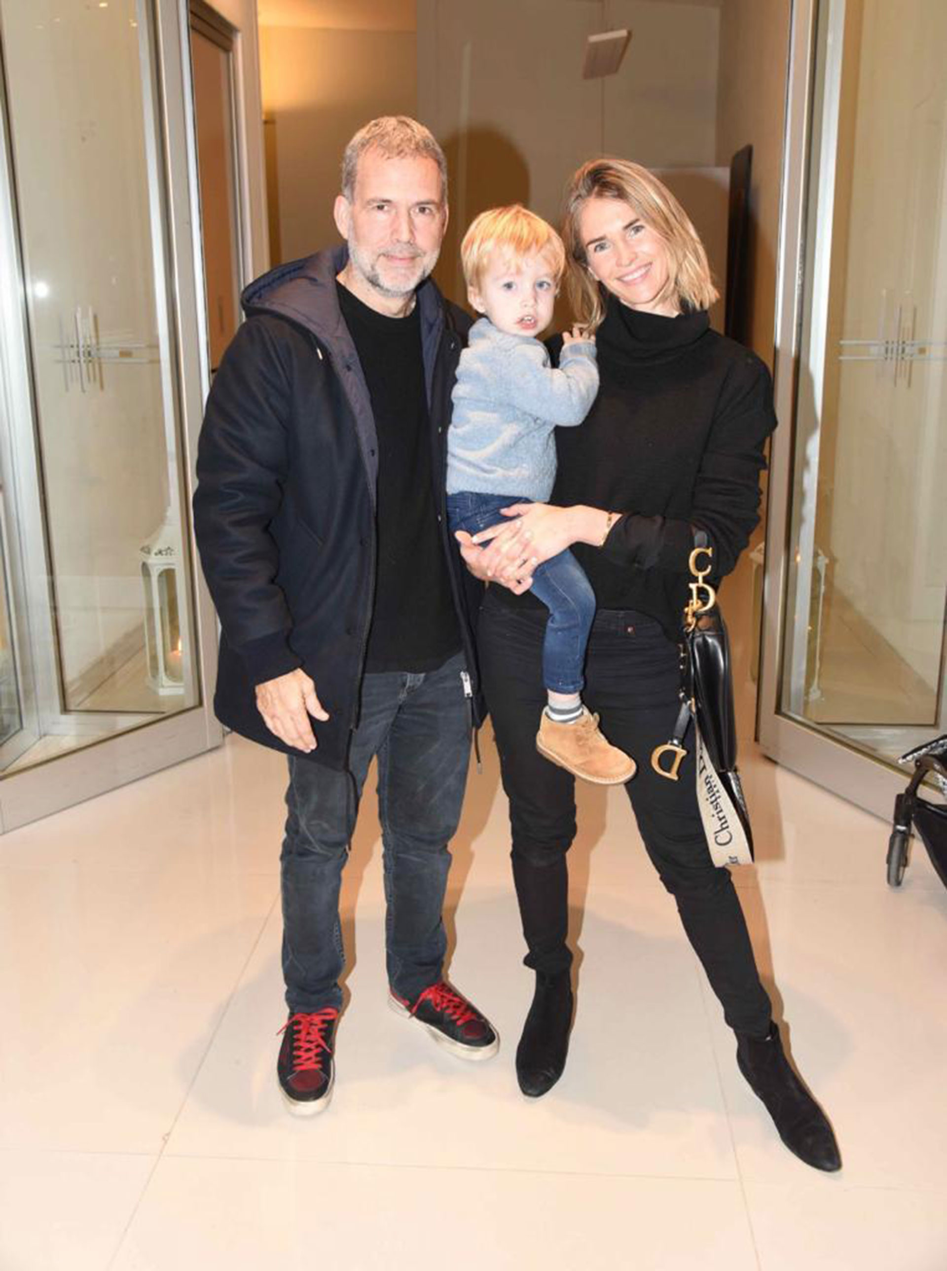 En familia: Augusto Rodríguez Larreta con su esposa, Julieta Spina, y el pequeño Mateo