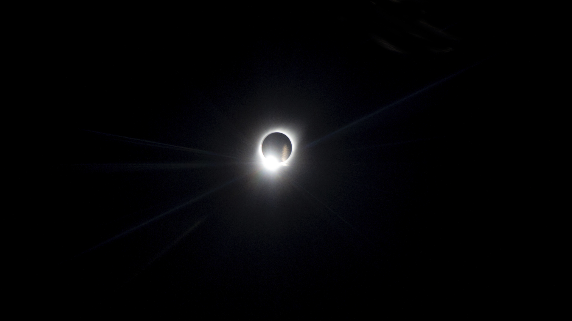El evento astronómico se pudo ver solo en los dos países del cono sur. Primero impactó en la cuarta región, sobre las ciudades Coquimbo y el desierto de Atacama. En Argentina, atravesó minutos después las provincias de San Juan, La Rioja, San Luis, Córdoba, Santa Fe y Buenos Aires para terminar difuminándose en el océano Atlántico