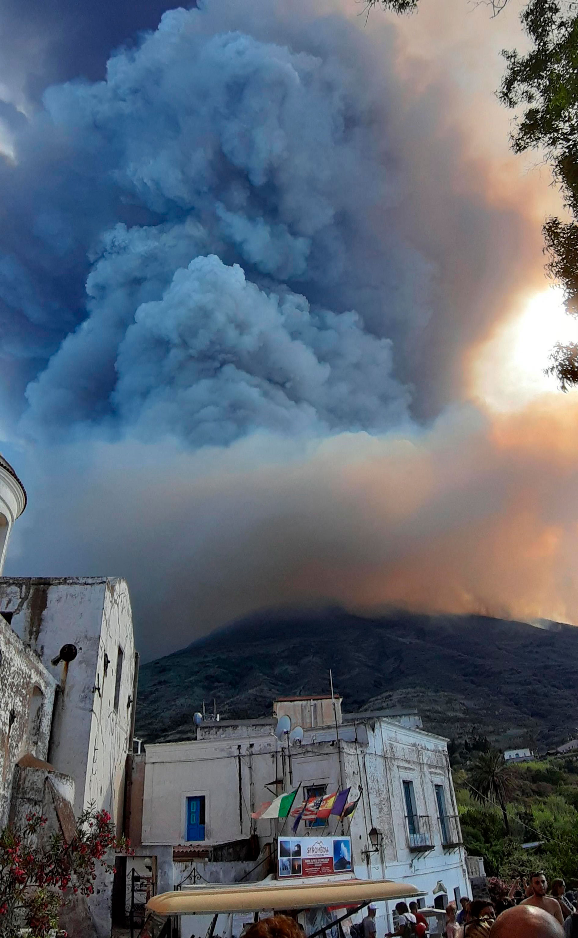Volcán Strómboli en erupción (EFE)
