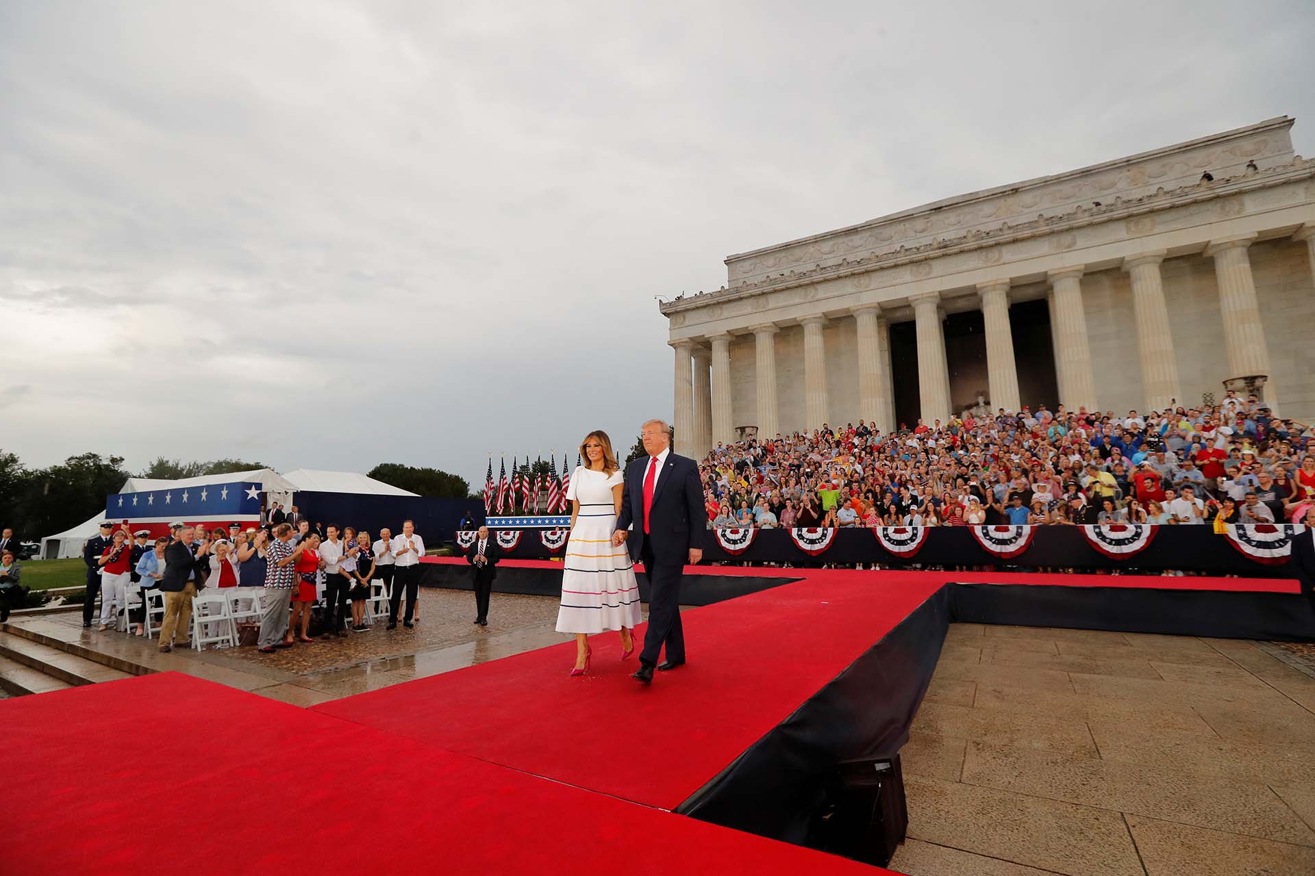 La llegada del presidente Donald Trump y la primera dama Melania Trump al acto por el Día de la Independencia de EEUU que este año se celebró en el Monumento de Lincoln en Washington D.C.
