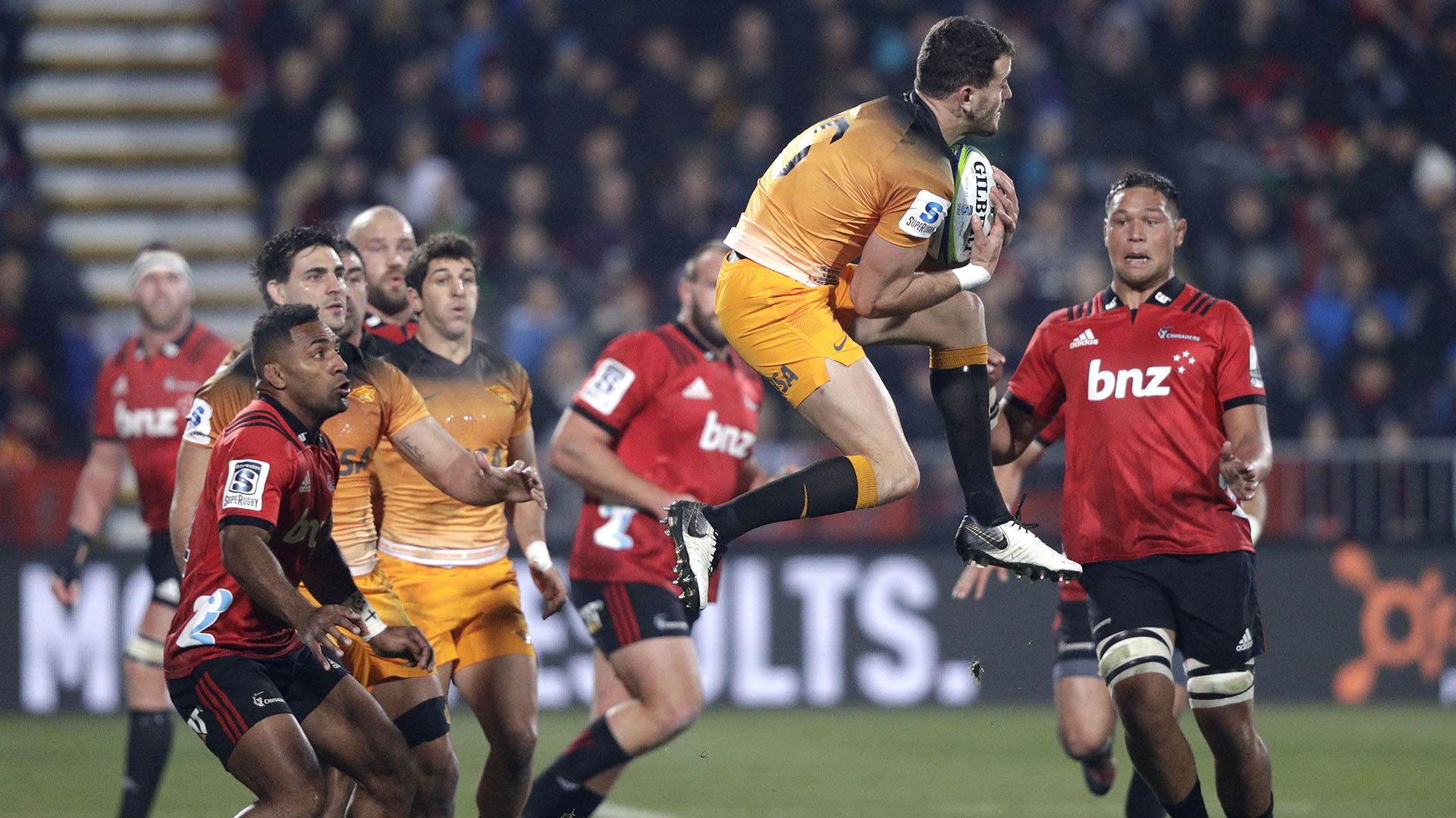 Emiliano Boffelli atrapa con seguridad e recupera el juego para Jaguares. (AP Photo/Mark Baker)