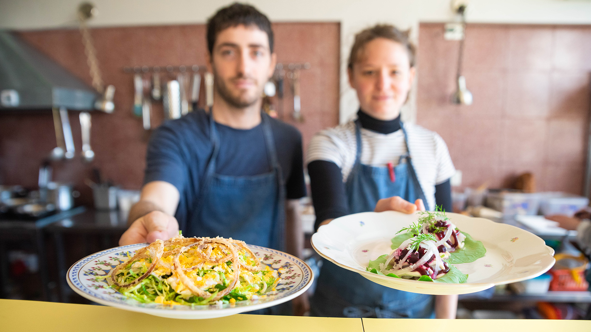 Sus fundadores son dos jóvenes gastronómicos compartieron la misma secundaria y se dedicaron a viajar por la cocina