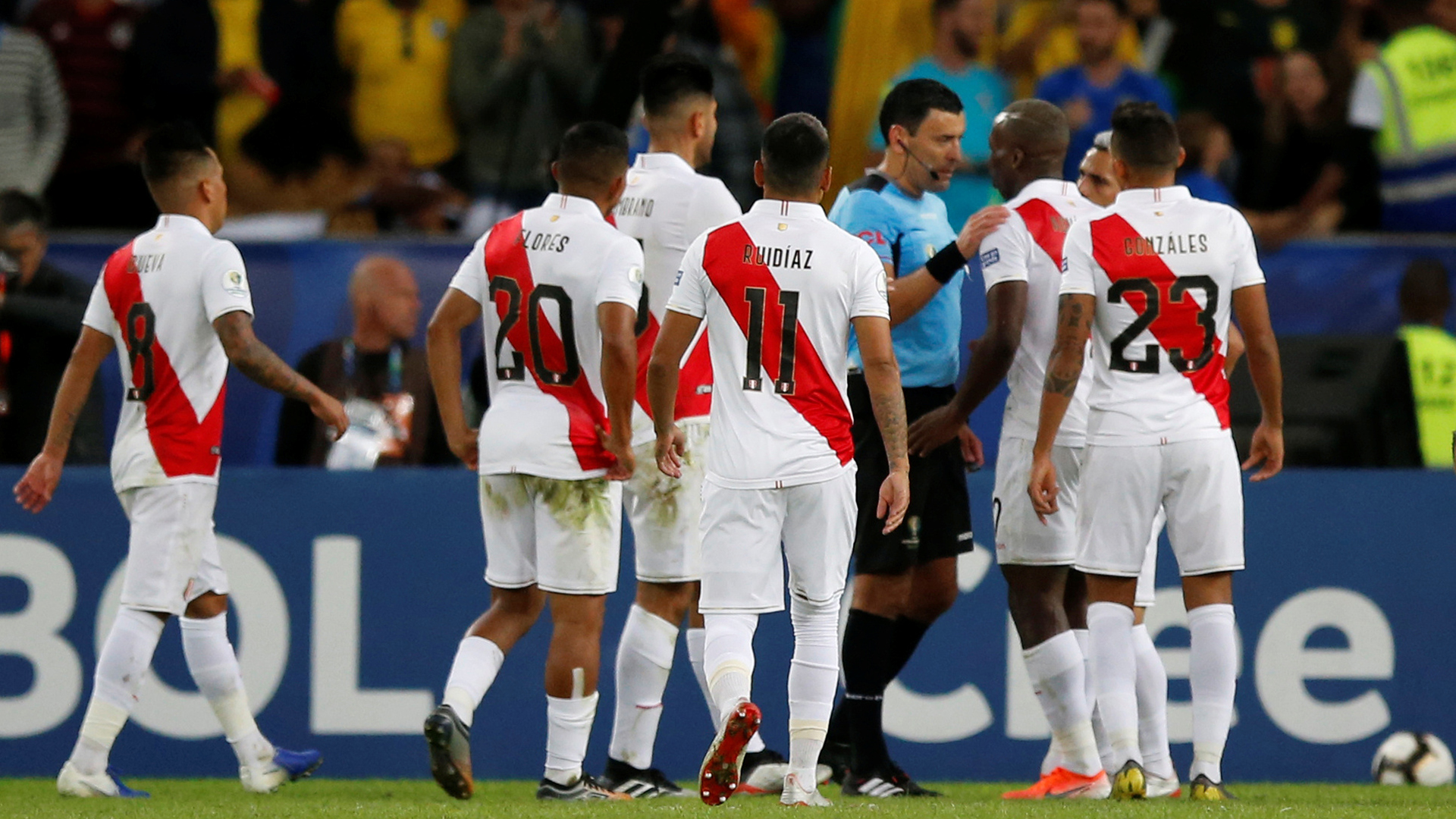 Todo Perú reclama por el penal sancionado a favor de Brasil en el final del partido (REUTERS)