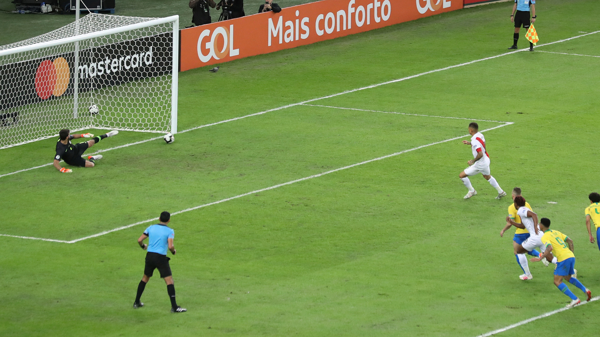 Perú dispuso el 1-1 de penal (REUTERS)