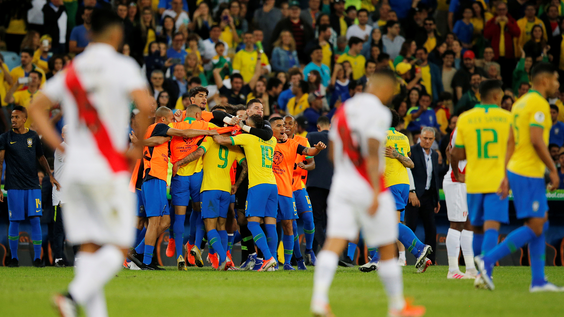 El festejo final de Brasil y la decepción de Perú (REUTERS)