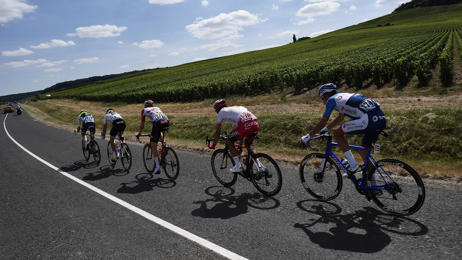 Entre los favoritos el líder real del Tour es el colombiano Egan Bernal (Ineos), sexto a 40 segundos, seguido del defensor del título Geraint Thomas a 45 y del español Enric Mas, octavo a 46