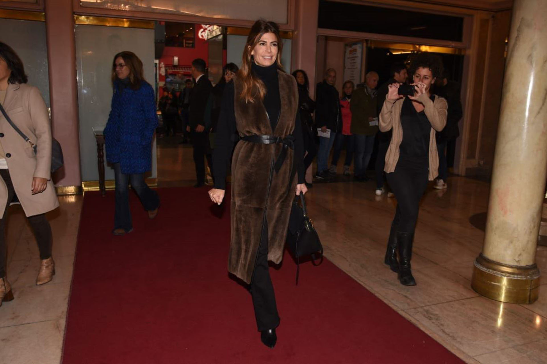Juliana Awada ingresando al Lola Membrives