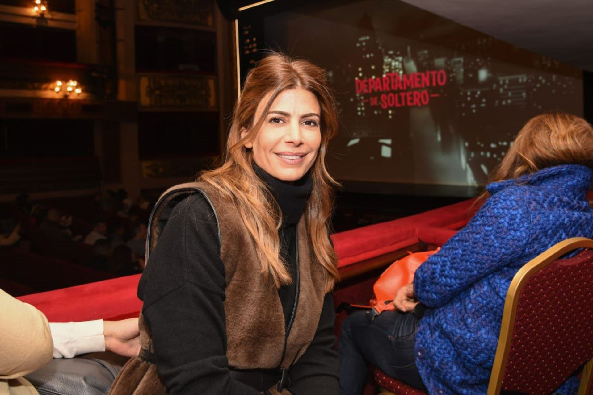 La primera dama felicitó a los actores de “Departamento de Soltero” después de la función
