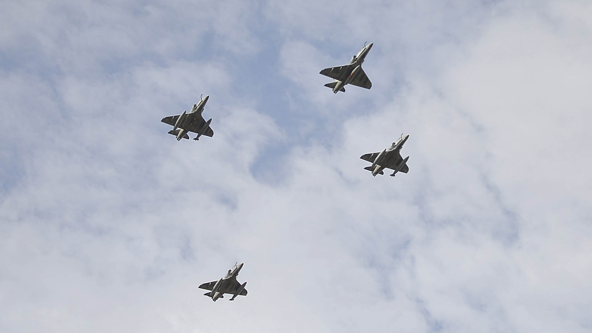 Cuatro aviones cazabombarderos A4AR Fighting Hawk