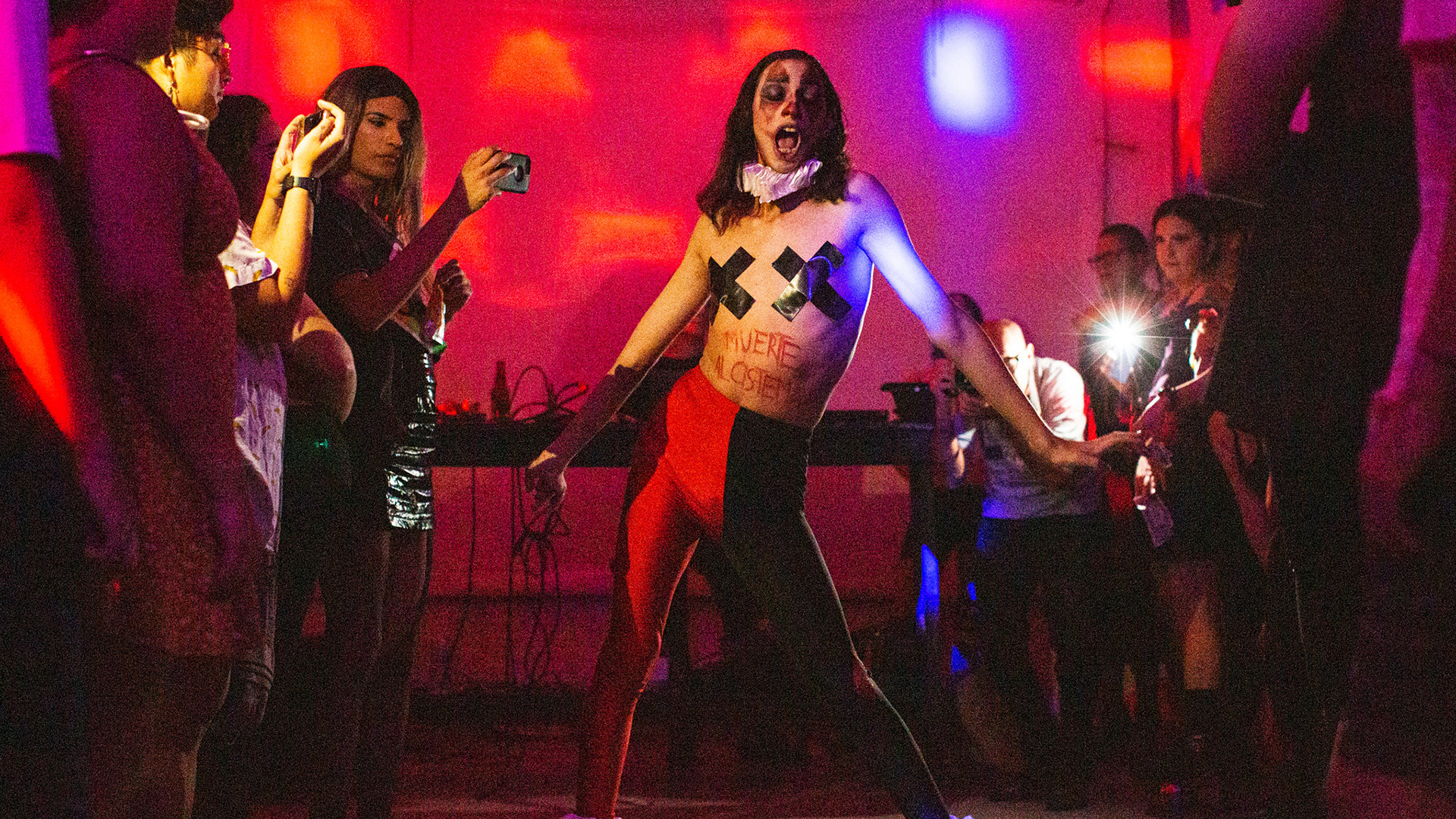 Luciferina Rola se presentó en el espectáculo en El Local (Érika P. Rodríguez para The New York Times)