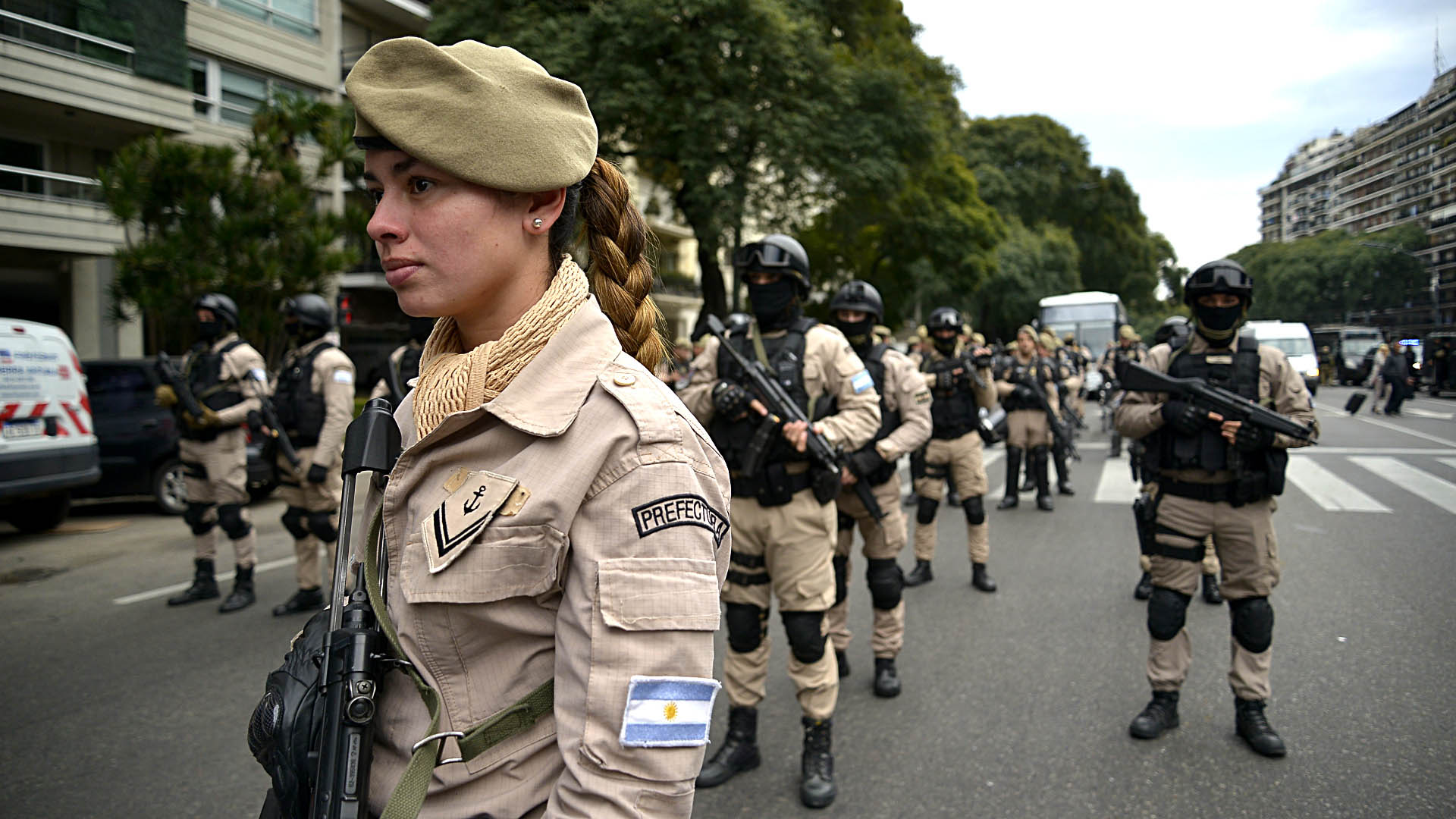 Efectivos de la Prefectura Naval Argentina