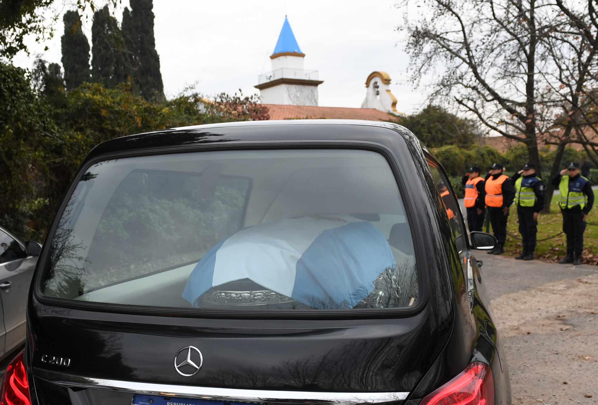 Los restos del ex mandatario Fernando de la Rúa llegan al cementerio de Pilar